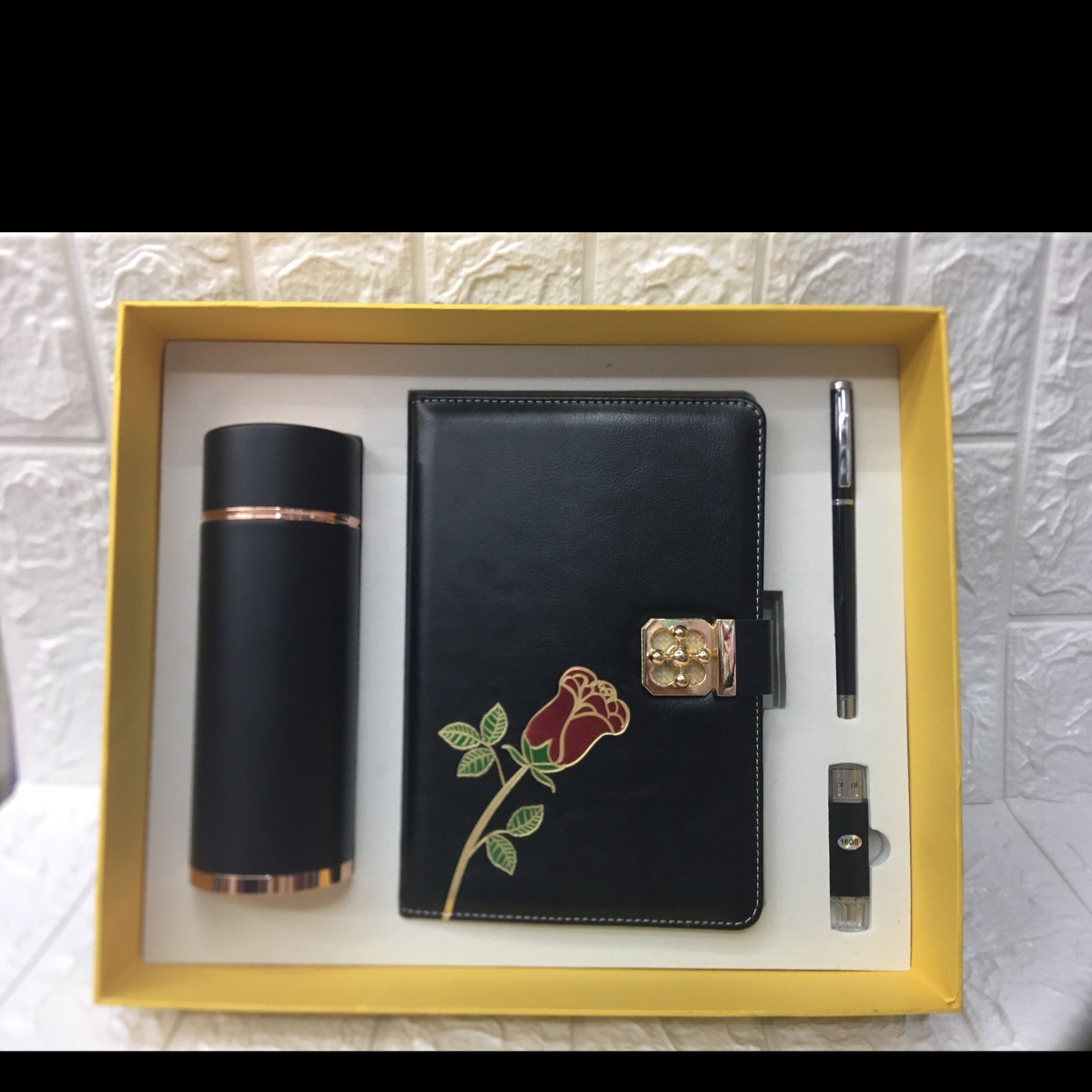 套装带保温杯油盘16GB