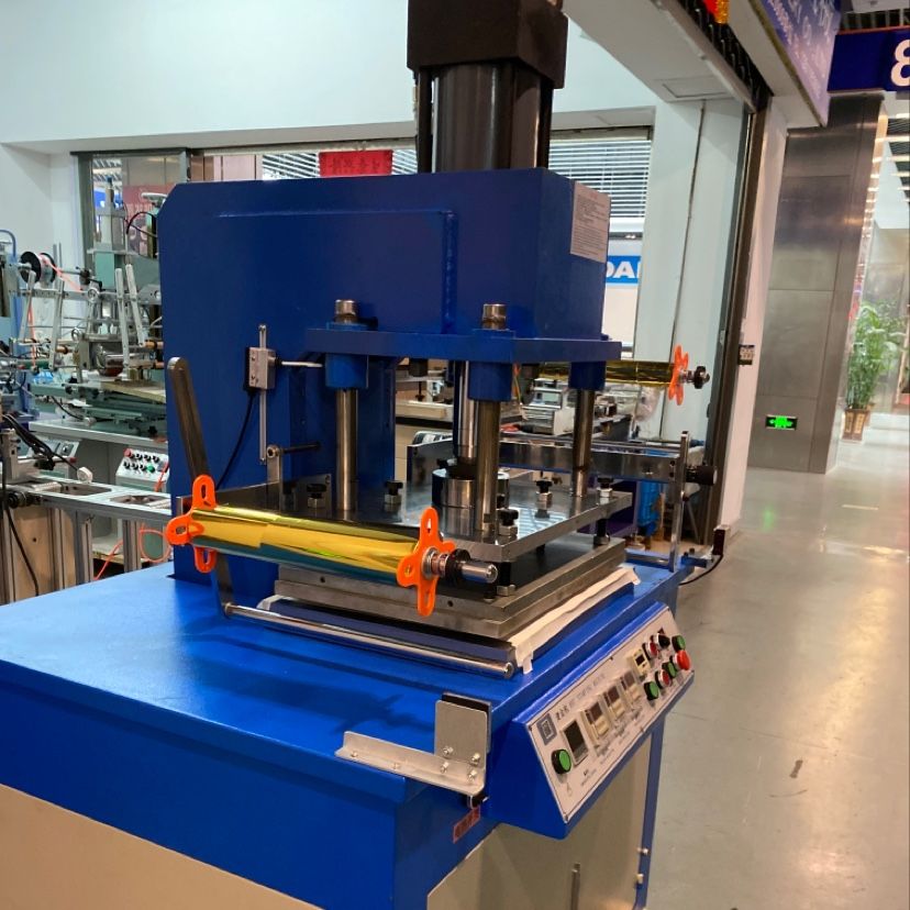 Hydraulic hot stamping machine, logo hot stamping and creasing machine pic 3