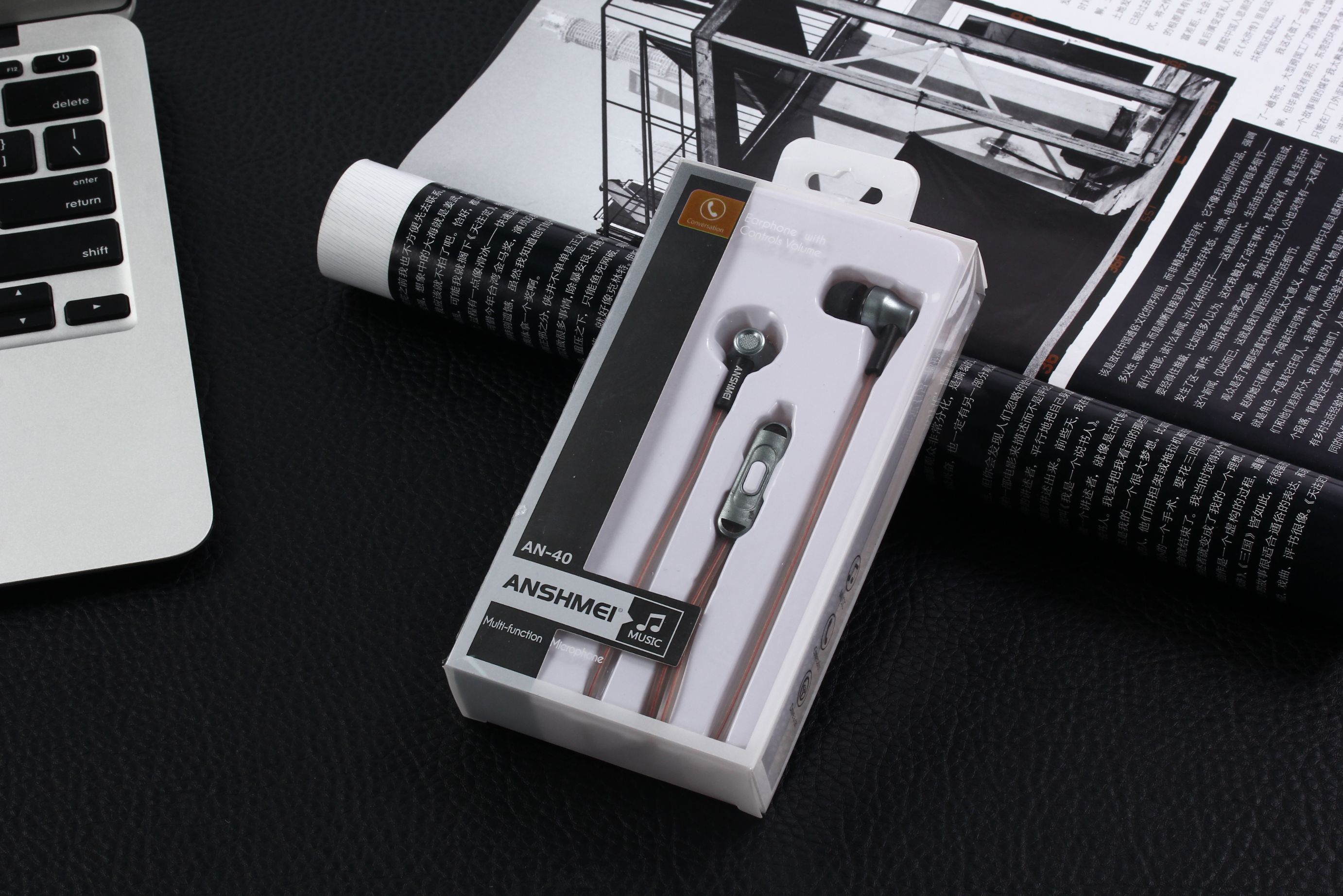 In-ear Headphones The AN-40 smartphone headphone is wired thumbnail