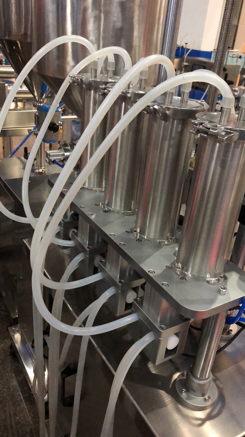 New perfume filling machine, direct sales by Ruiyuan Machinery Factory, operates with integrity Specification image