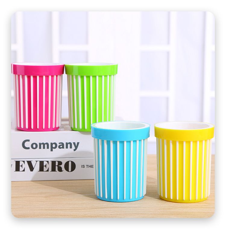 Creative and fashionable multi-functional office pen holder, student plastic desktop storage, round cute cartoon simple pen case detail image 2