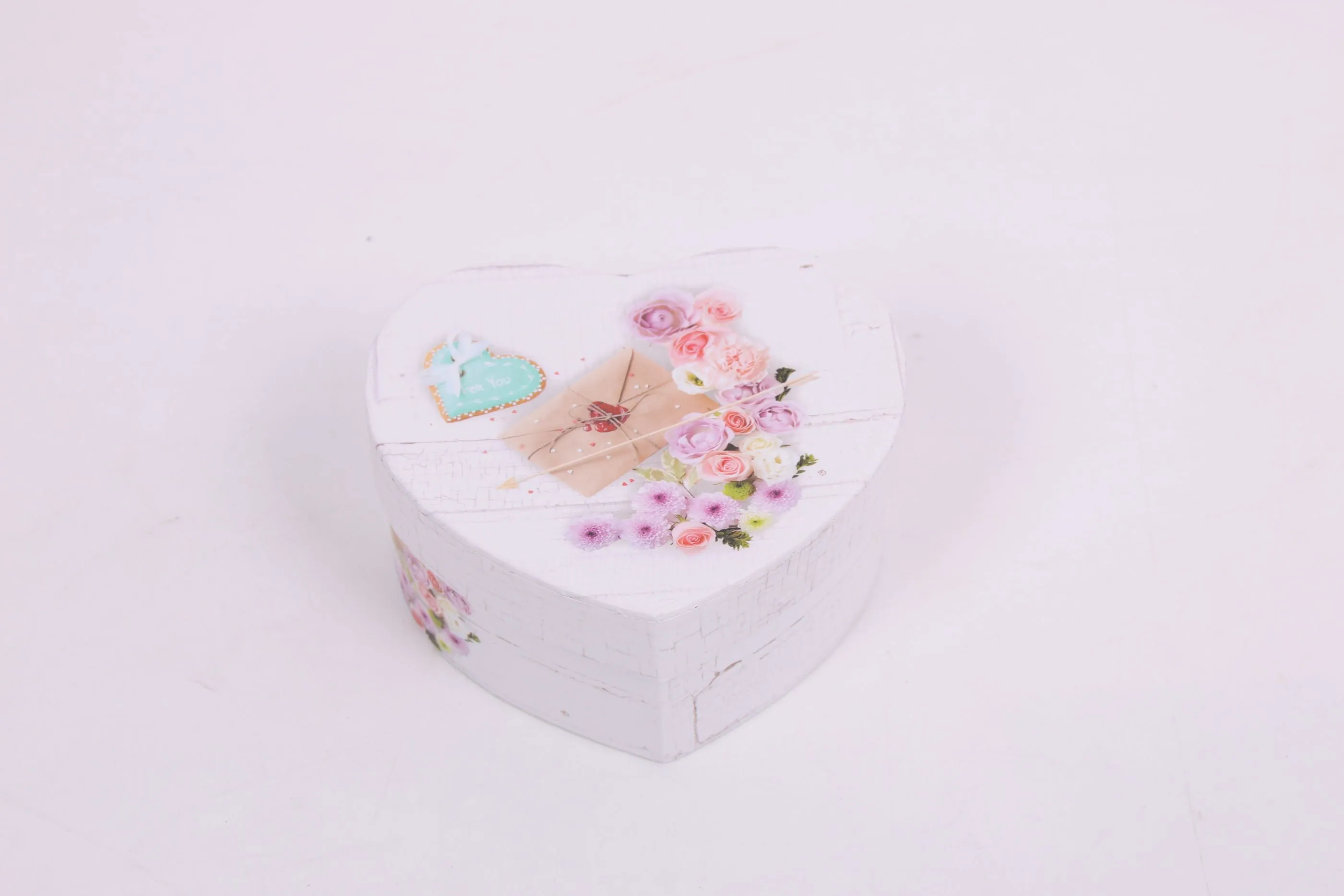 A single heart-shaped gift box, jewelry box, present box and wedding candy box detail image 7