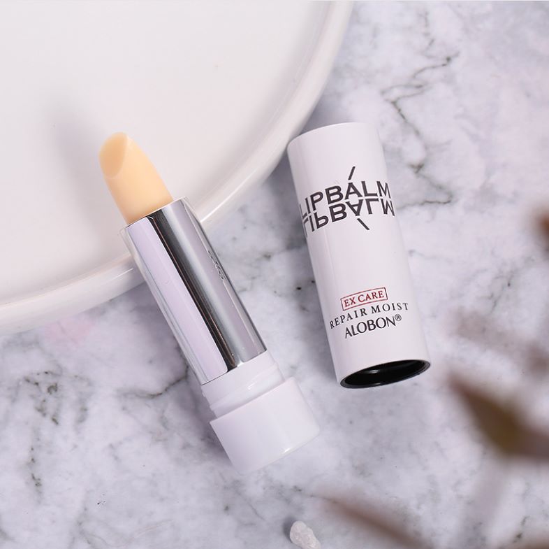 ALOBON Snail Moisturizing Lip Balm. Alobon Lip balm nourishes the lips, making them moist and colorless detail image 3