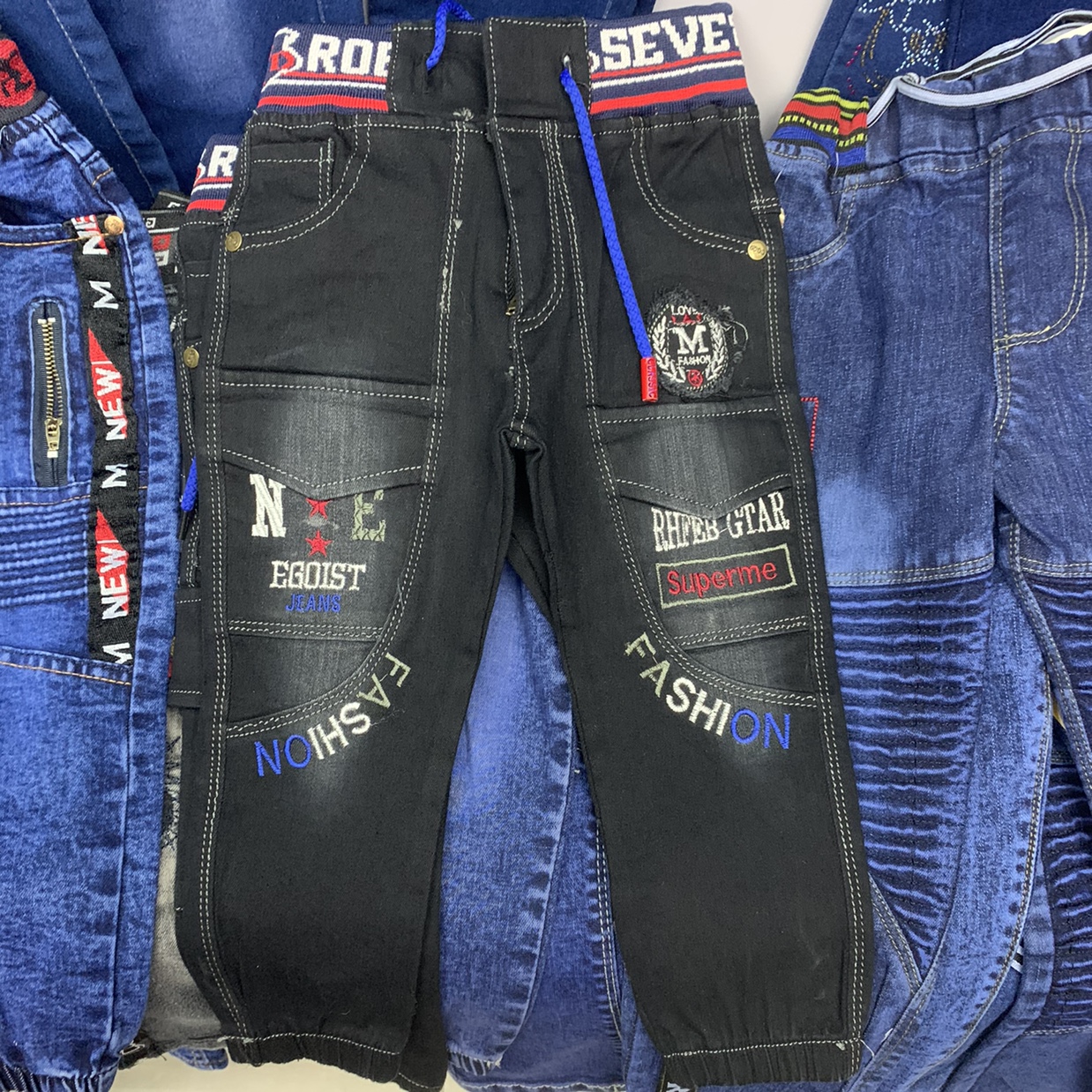 蓝色抽绳牛仔裤