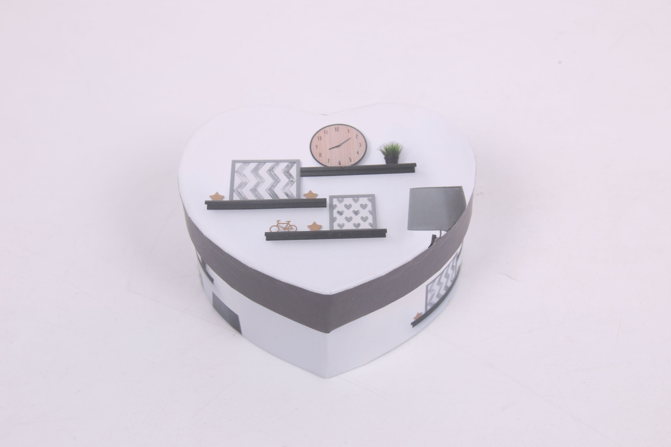 A single heart-shaped gift box, jewelry box, present box and wedding candy box detail image 4