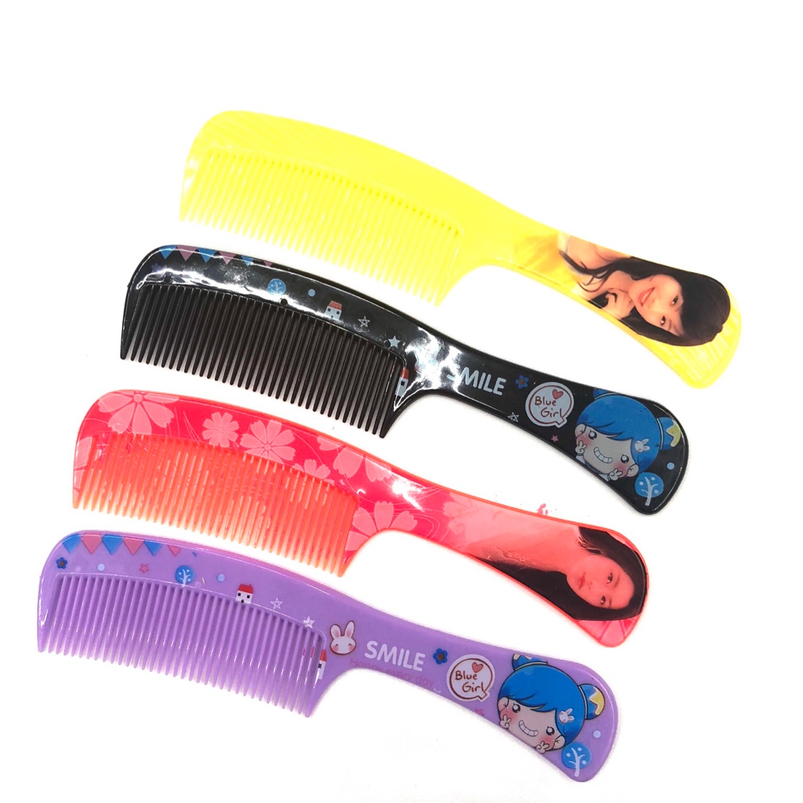 Manufacturers direct package cartoon comb medium small comb stalls hot selling comb plastic comb through the comb hair comb