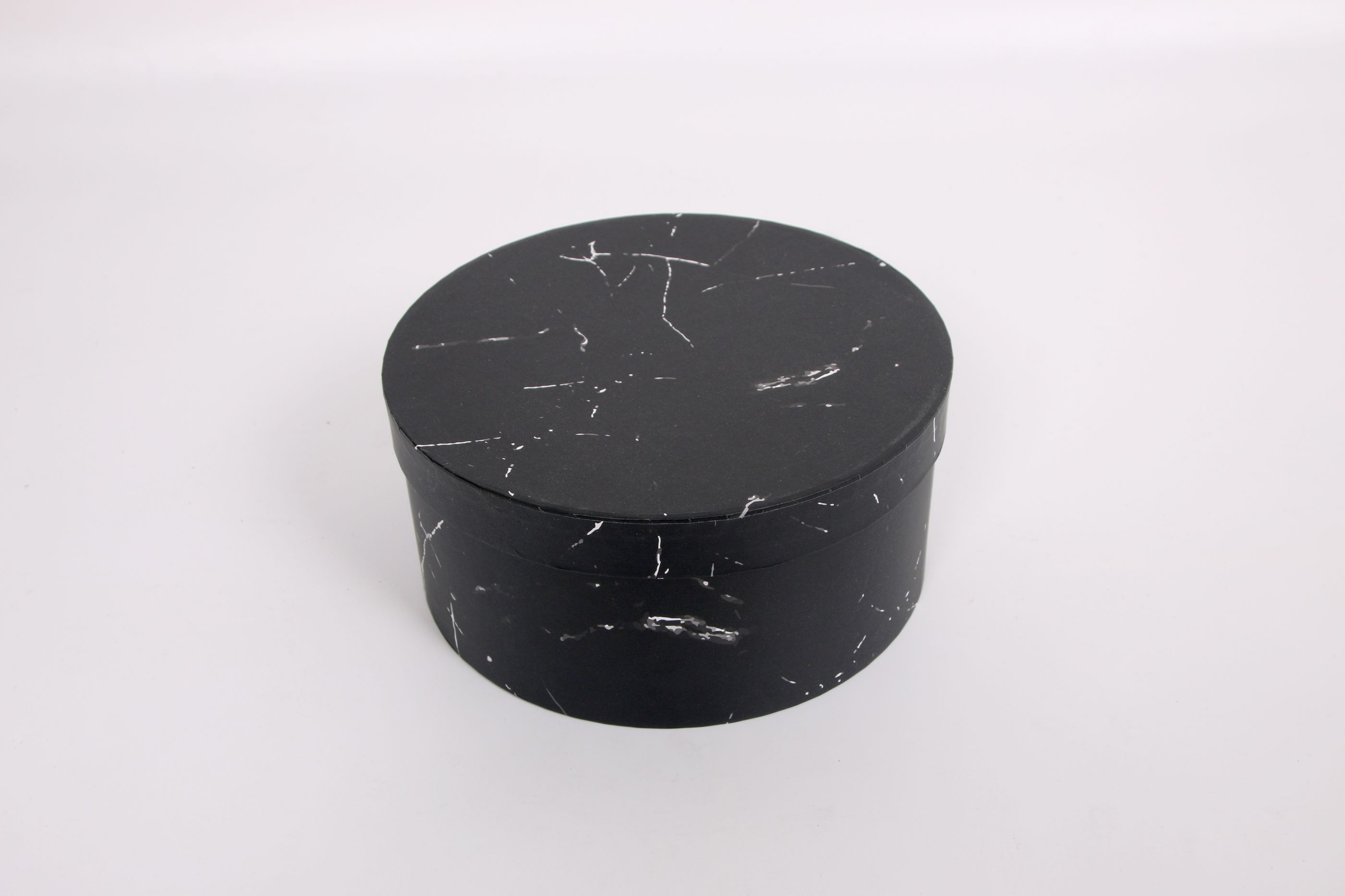 Large round three-piece flower box Valentine's Day gift box Application Scenario