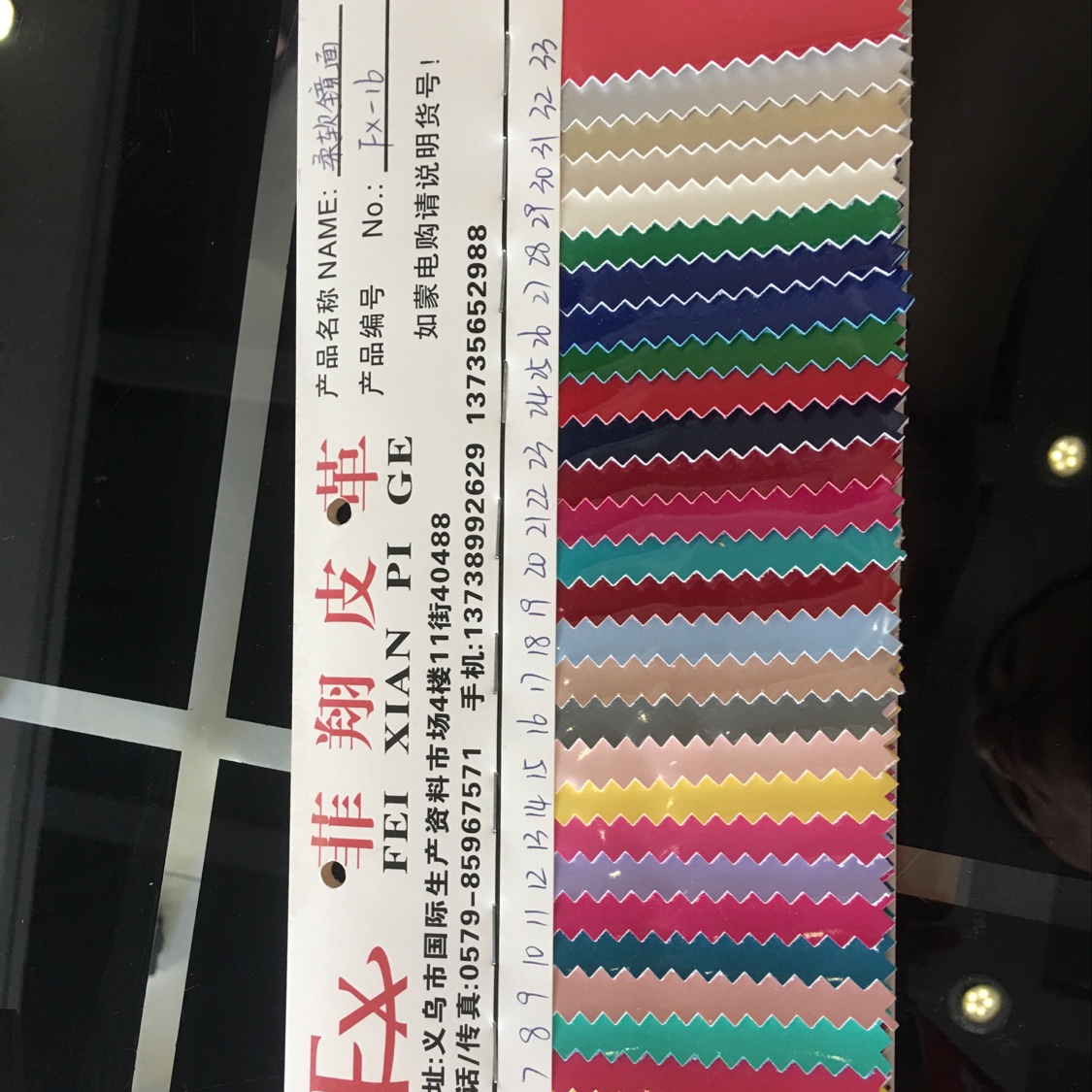 柔软镜面厚度0.8，镜面表面，手感好，箱包鞋类均适用