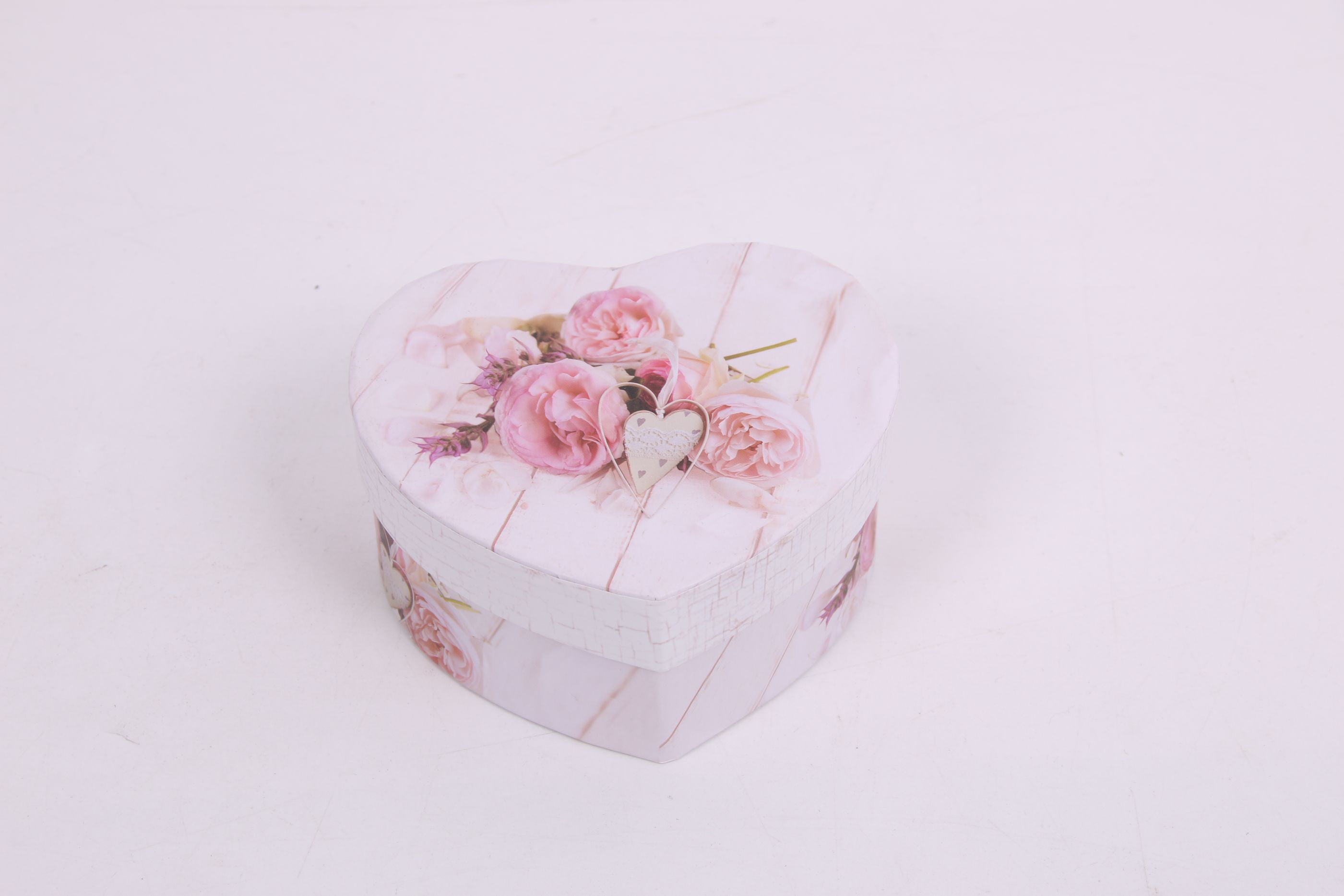 A single heart-shaped gift box, jewelry box, present box and wedding candy box detail image 8