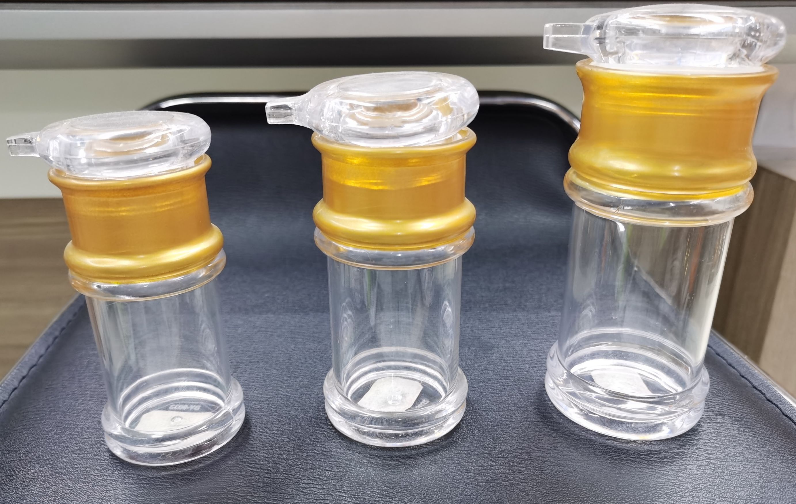 Plastic acrylic oil cans and bottles Item Picture