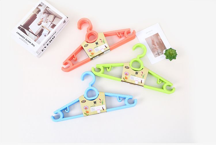 旭峰 品牌直销多用途实心塑料衣架成人女士宽衣架晾晒服装加厚裤子晾衣架详情图3