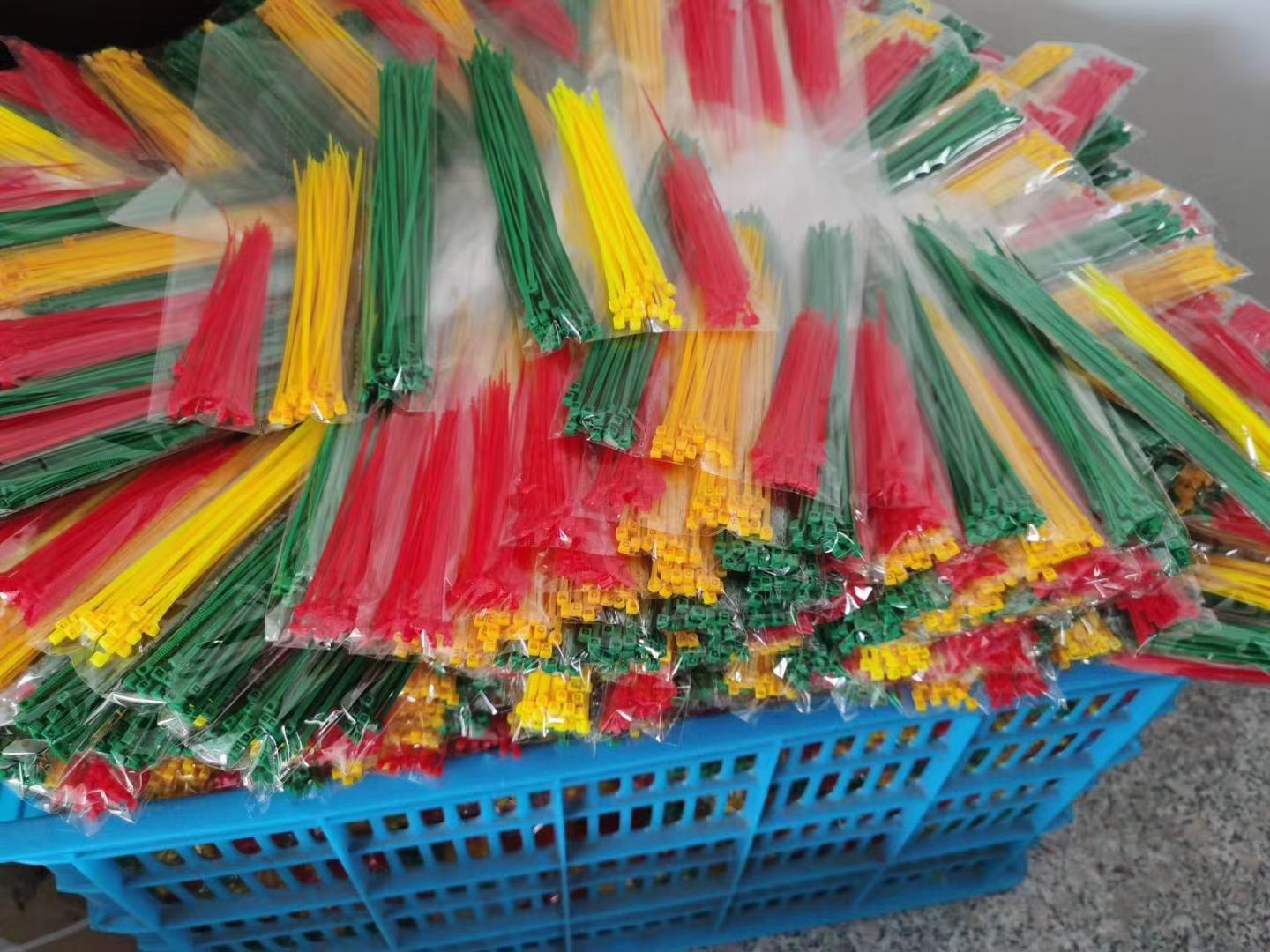 铅封/塑料铅封/扎带/电镀铁丝/铁丝扎带细节图