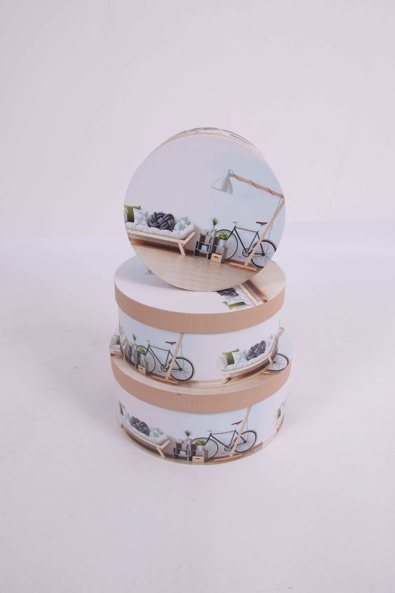 Large round three-piece flower box Valentine's Day gift box detail image 2