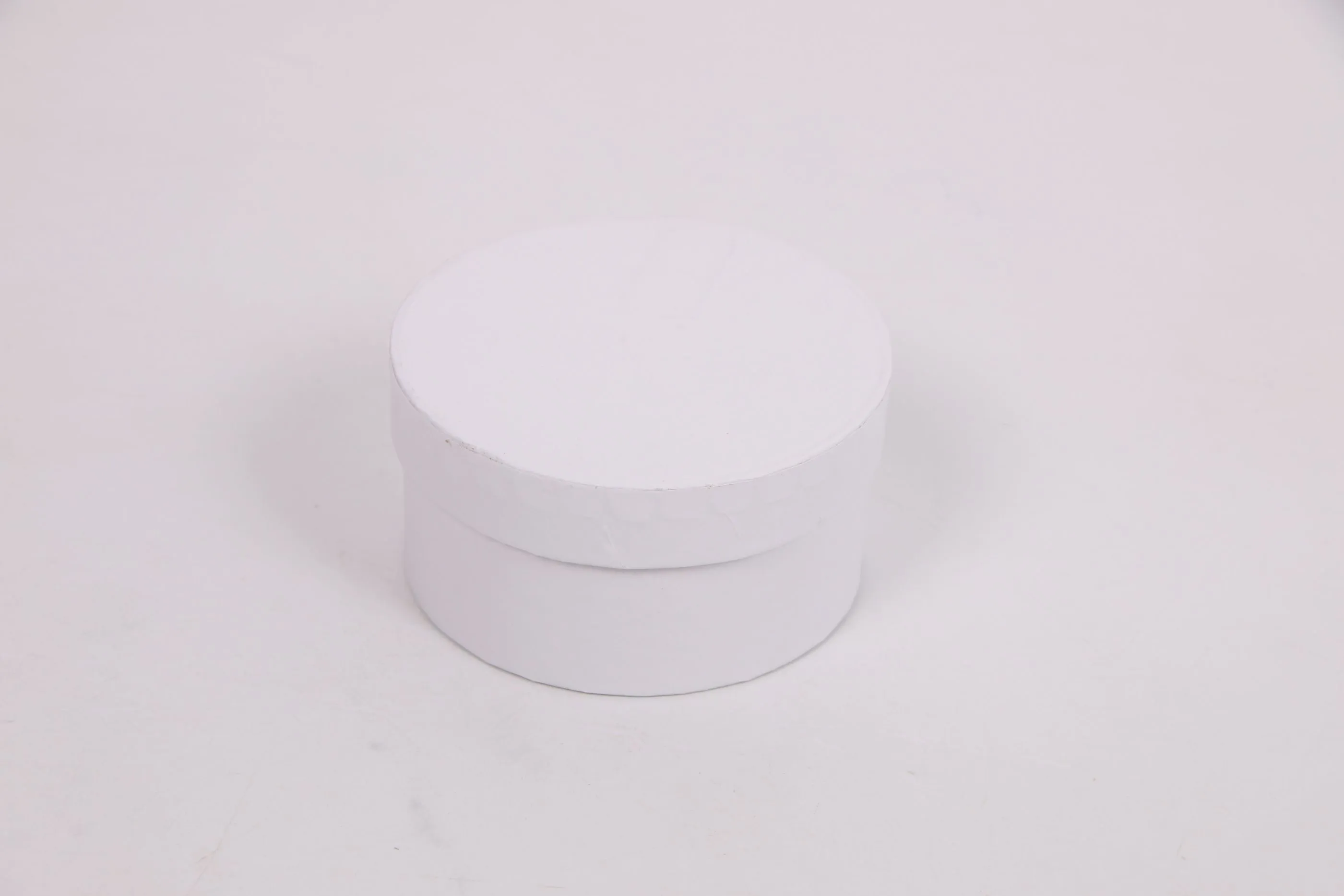 A single round gift box, jewelry box, present box and wedding candy box detail image 2