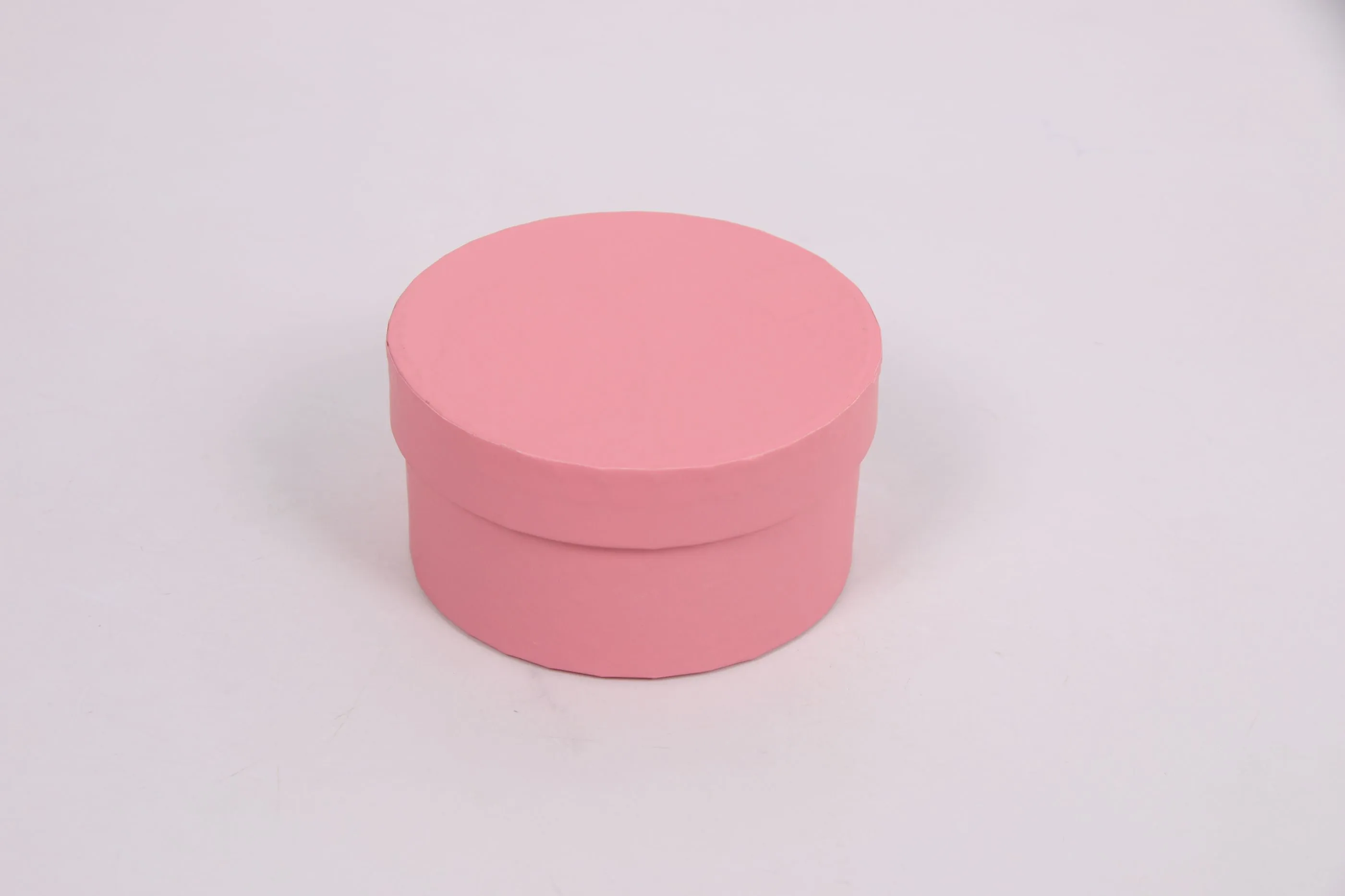 A single round gift box, jewelry box, present box and wedding candy box detail image 4