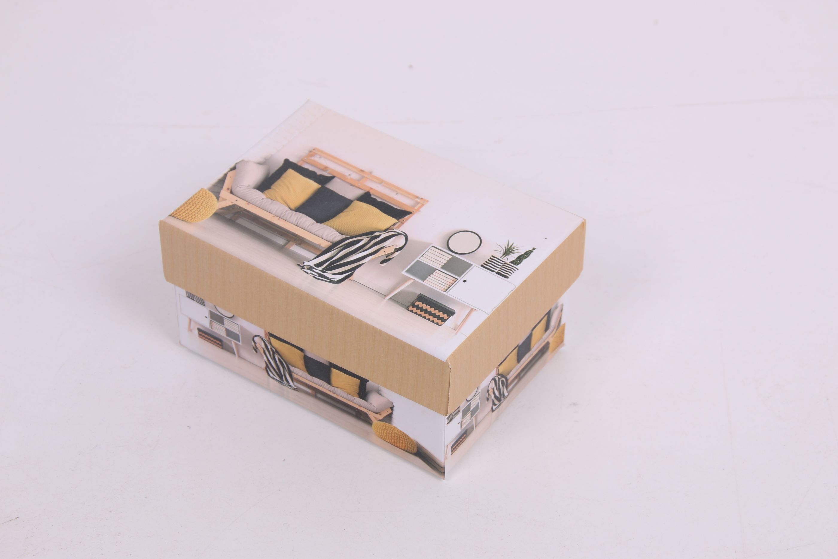 A single rectangular gift box, jewelry box, jewelry box and present box detail image 1