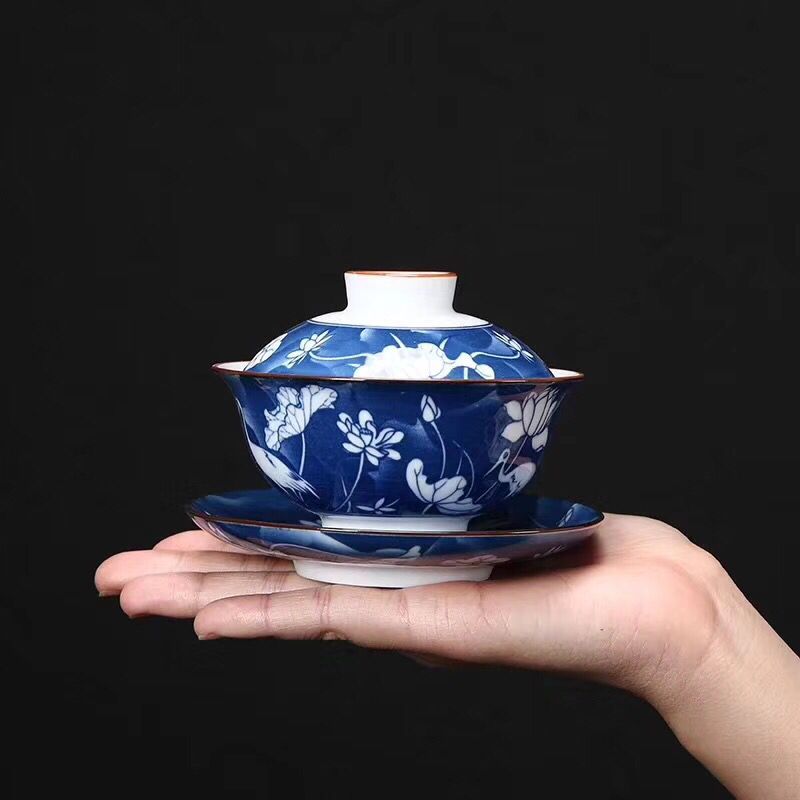 Kunkun Ceramic Large Blue and White Covered Bowl, Retro blue and white covered bowl, Ceramic three-sided tea bowl, thickened tea set, heat-resistant tea brewing vessel 015 details Picture