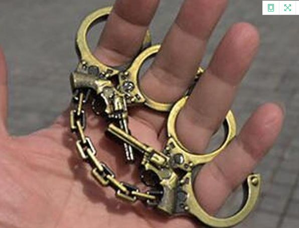 批发零售高档户外武术用品双枪四指拳扣，指虎