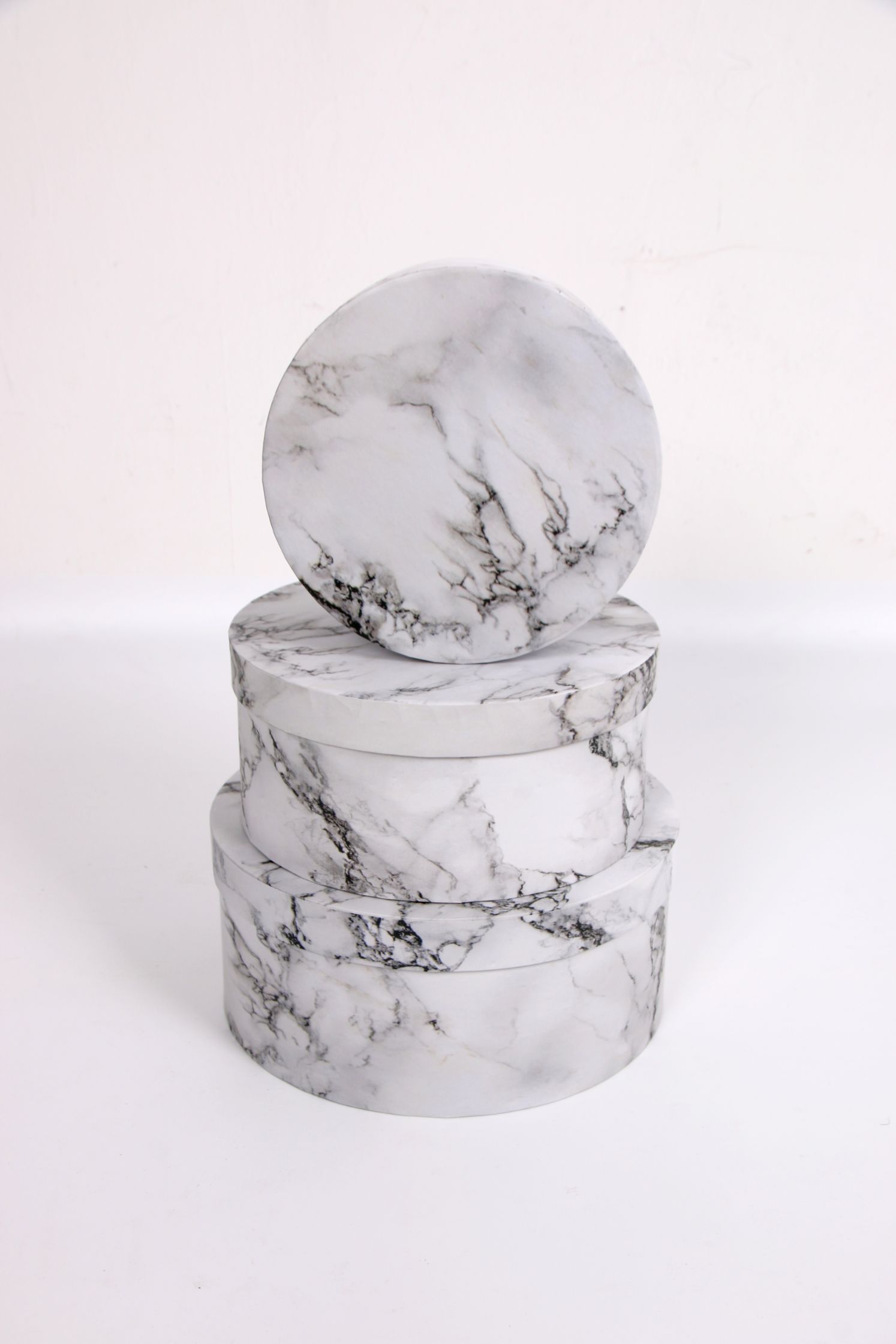 Large round three-piece flower box Valentine's Day gift box detail image 5