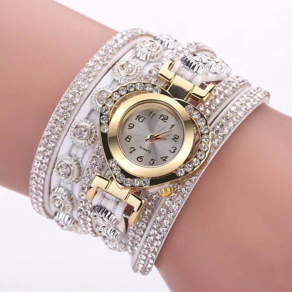 In the summer of 2019, wish is a best-selling women's fashion watch with a unique heart-shaped diamond-encrusted dial and a multi-color bracelet