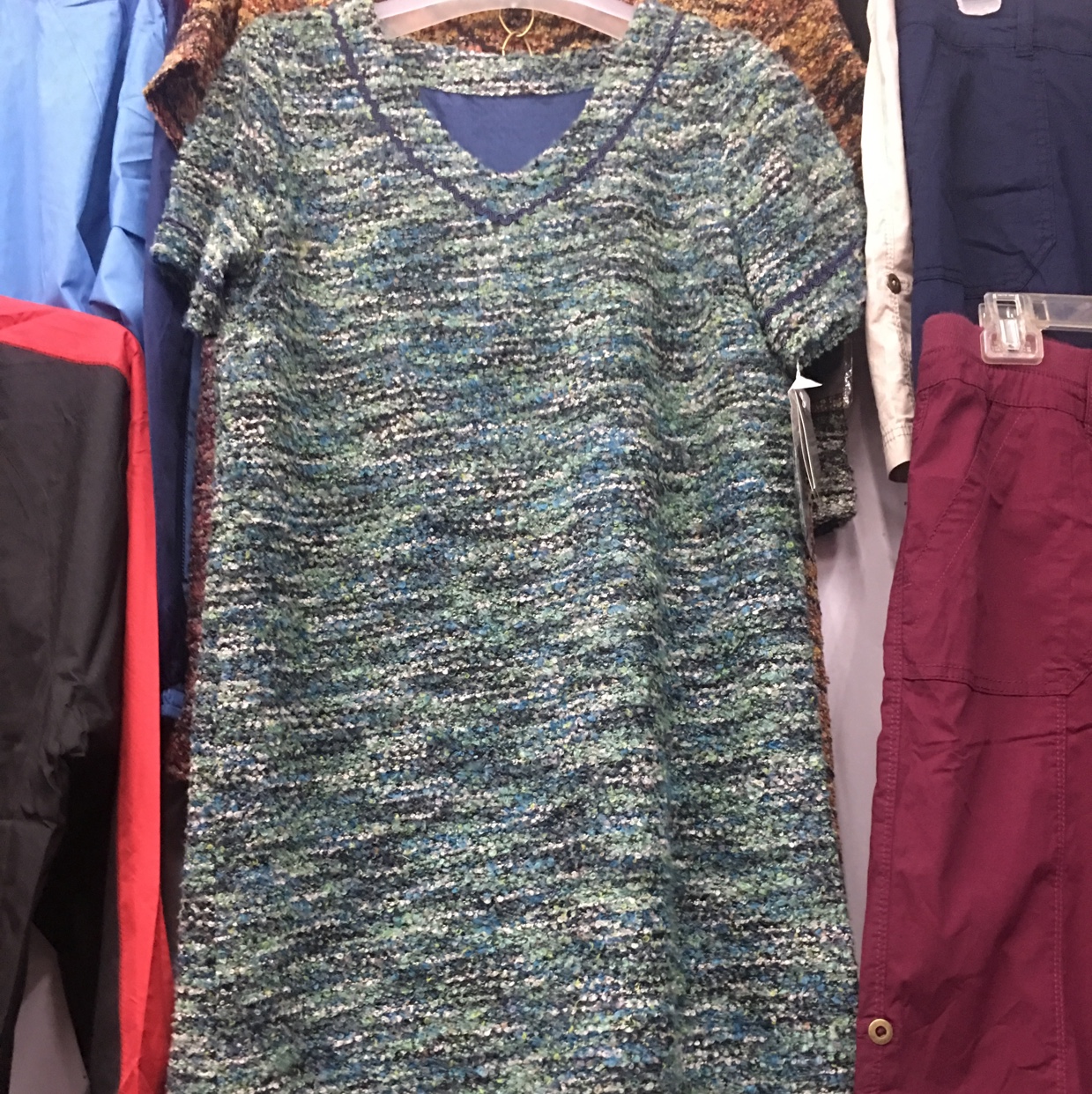 Women's short-sleeved dresses in stock thumbnail