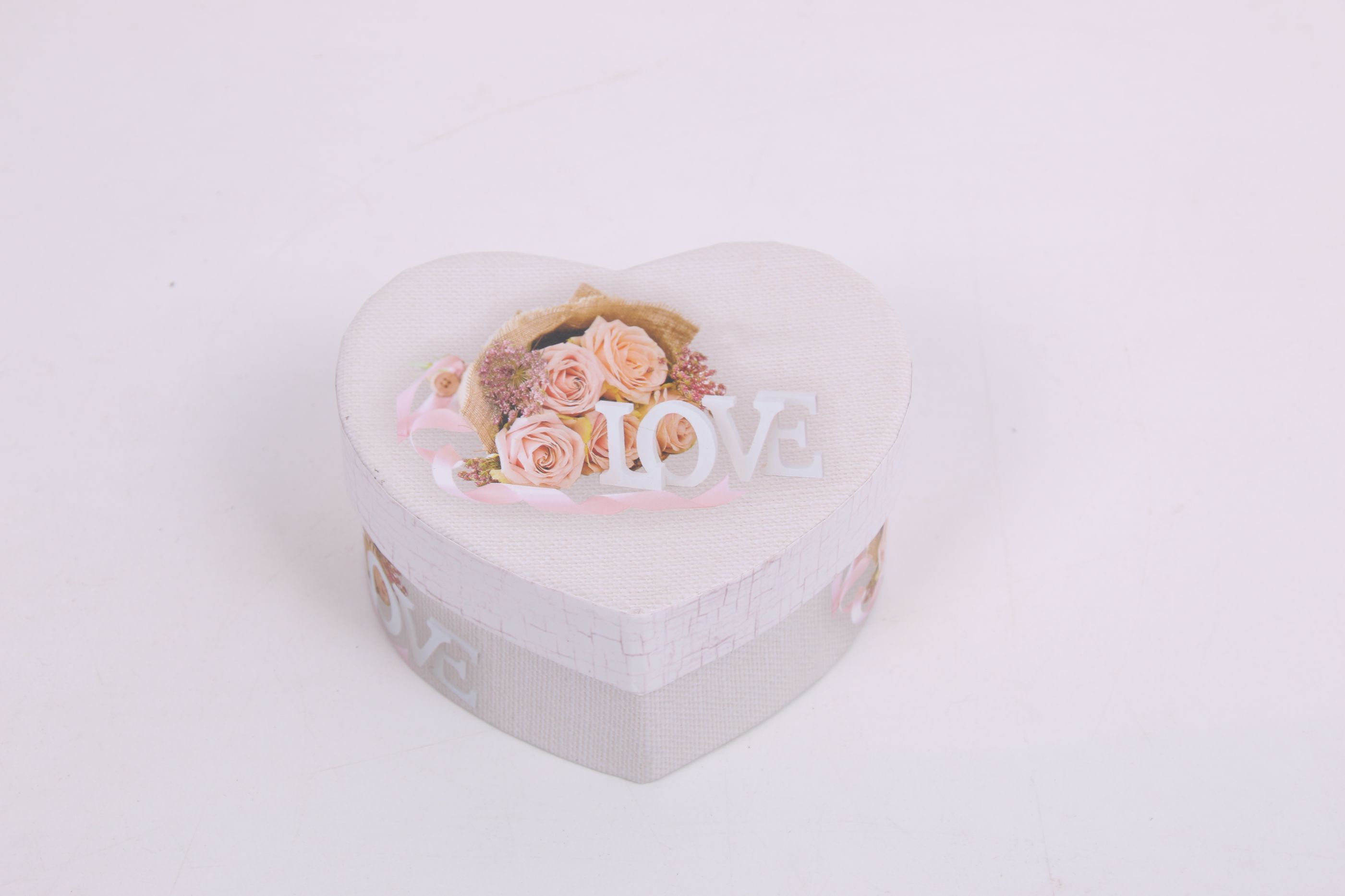 A single heart-shaped gift box, jewelry box, present box and wedding candy box detail image 5