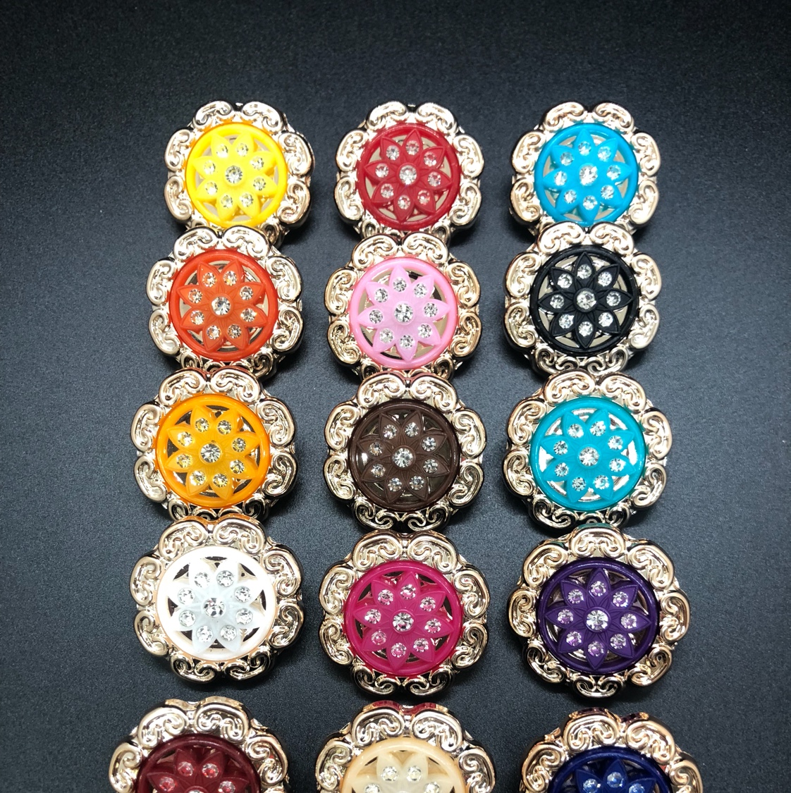 New Women's Buckle 40L Multi-Colored Sunflower Plastic Button Manufacturers Direct Sales Spot