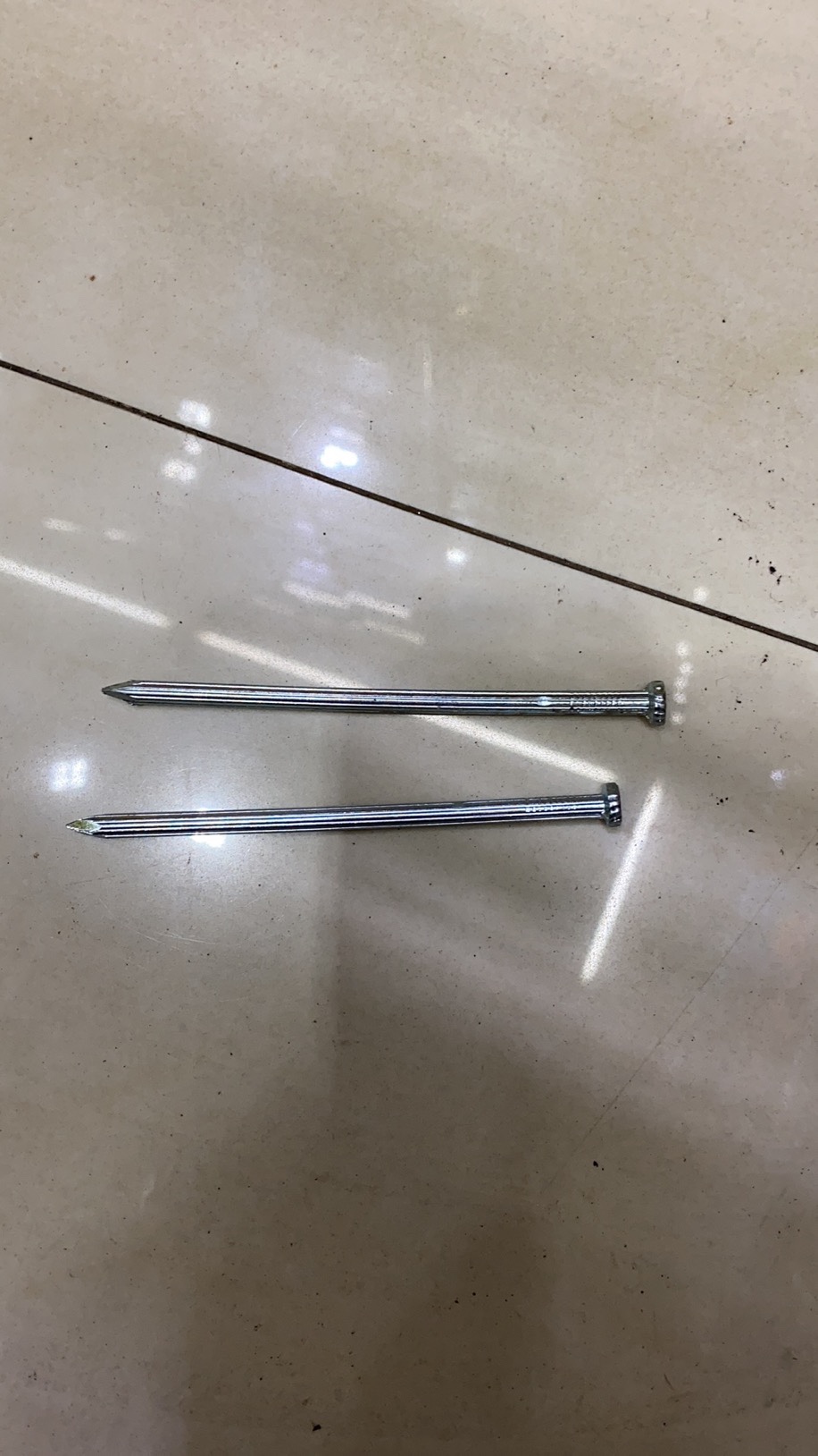 铁钉细节图