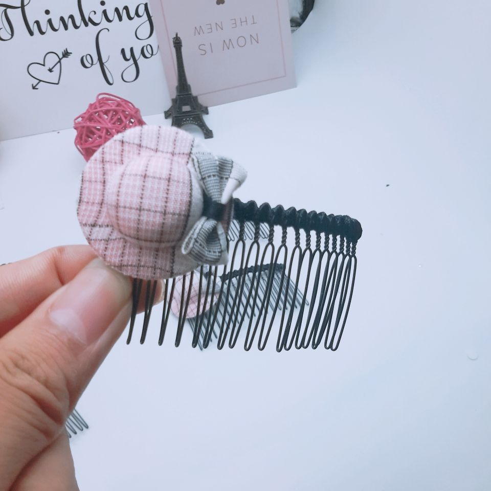Wholesale of new Korean-style hair accessories, small hats, hair clips, new fashionable and versatile children's exquisite hair combs Application Scenario