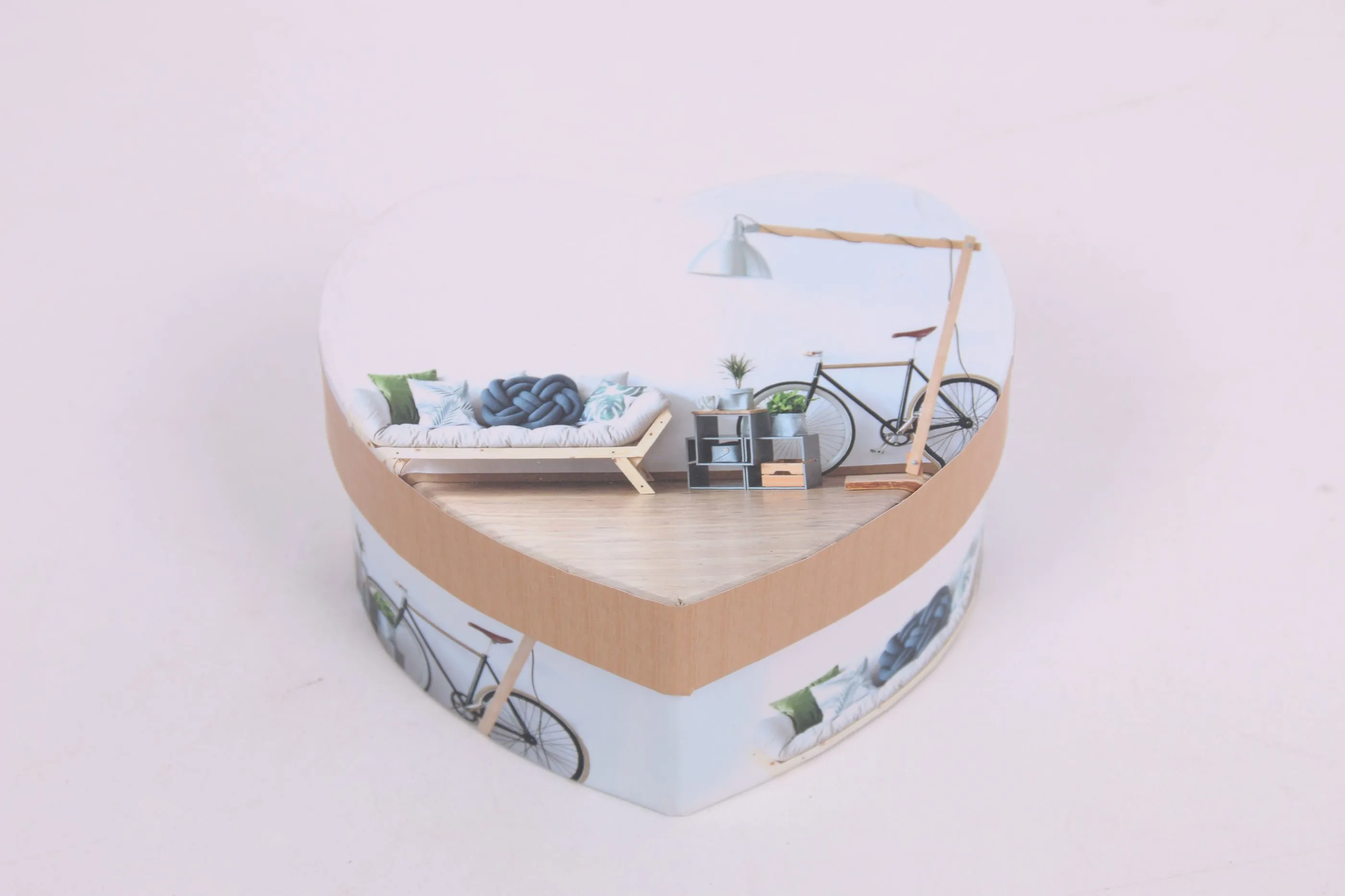 A single heart-shaped gift box, jewelry box, present box and wedding candy box detail image 1