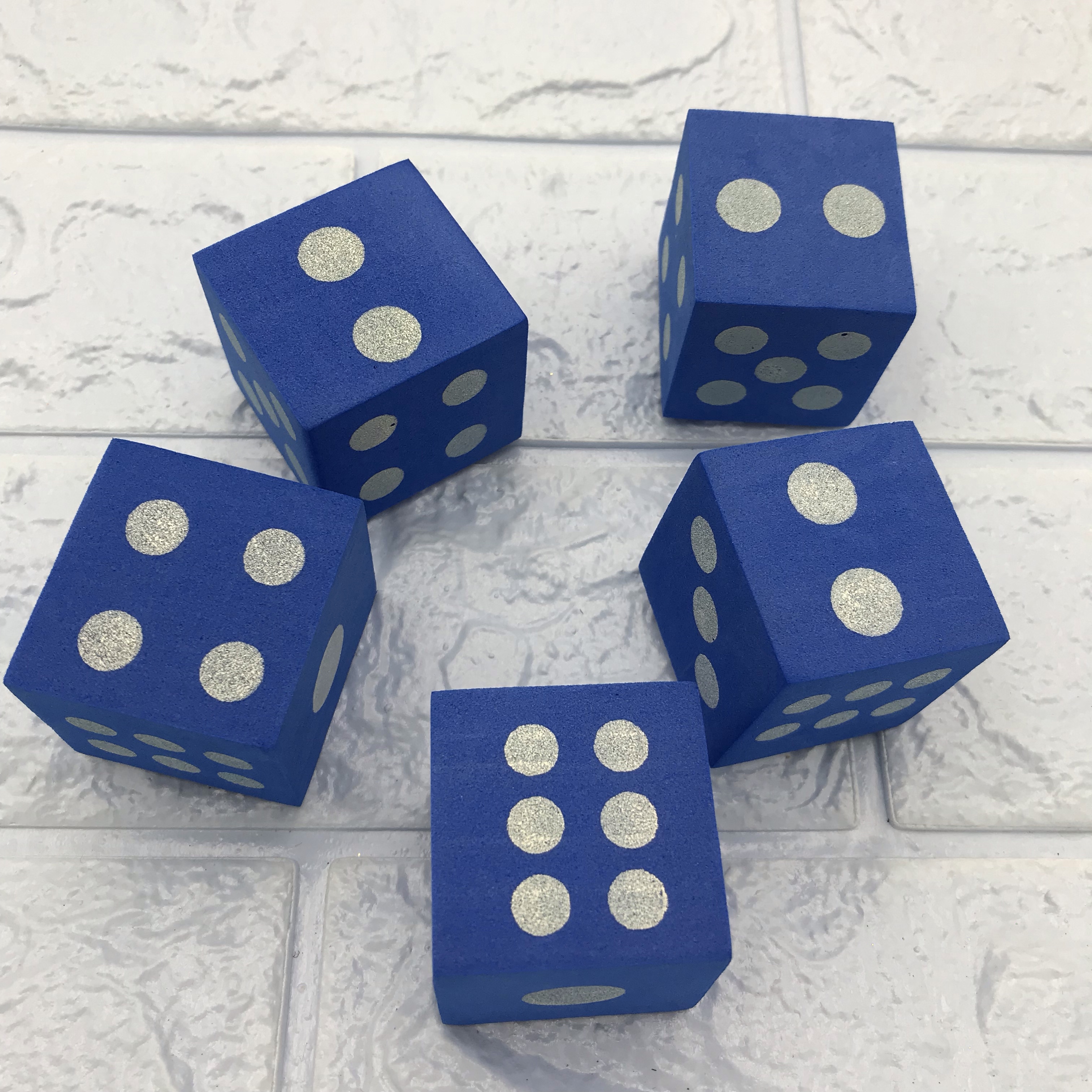 玩具骰子白底实物图