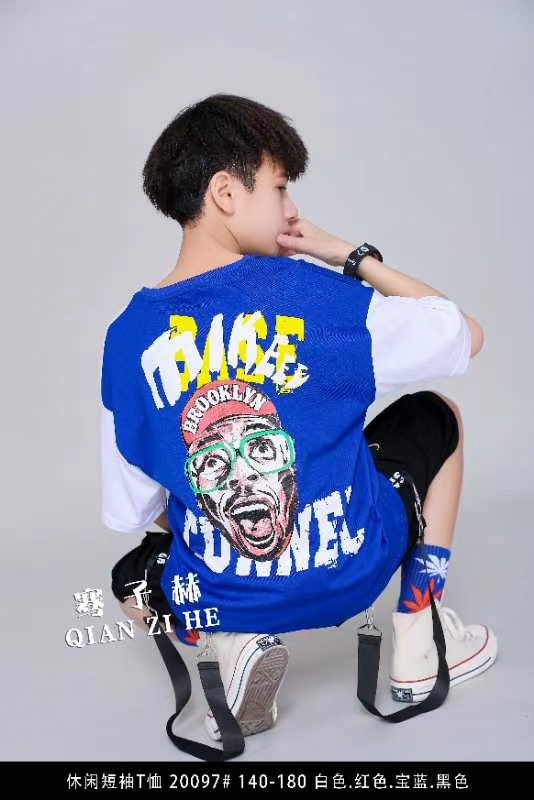 蓝色图案印花短袖圆领T恤