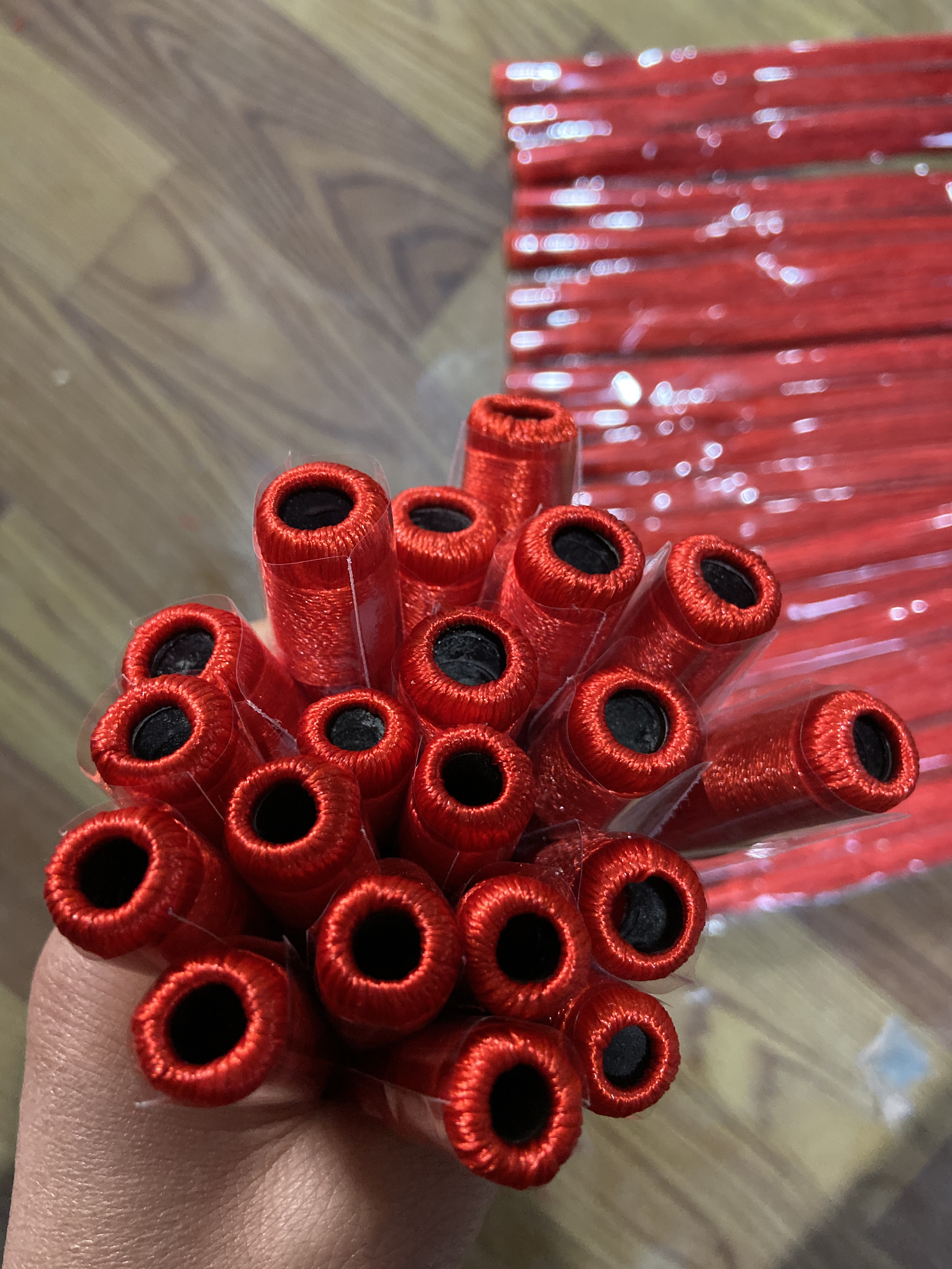 One is in charge of the accessories and supplies of the tassel details Picture