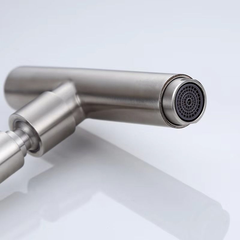 The FIRMER kitchen faucet from Ilinuo is made of all copper and 304 stainless steel, and is splash-proof Application Scenario