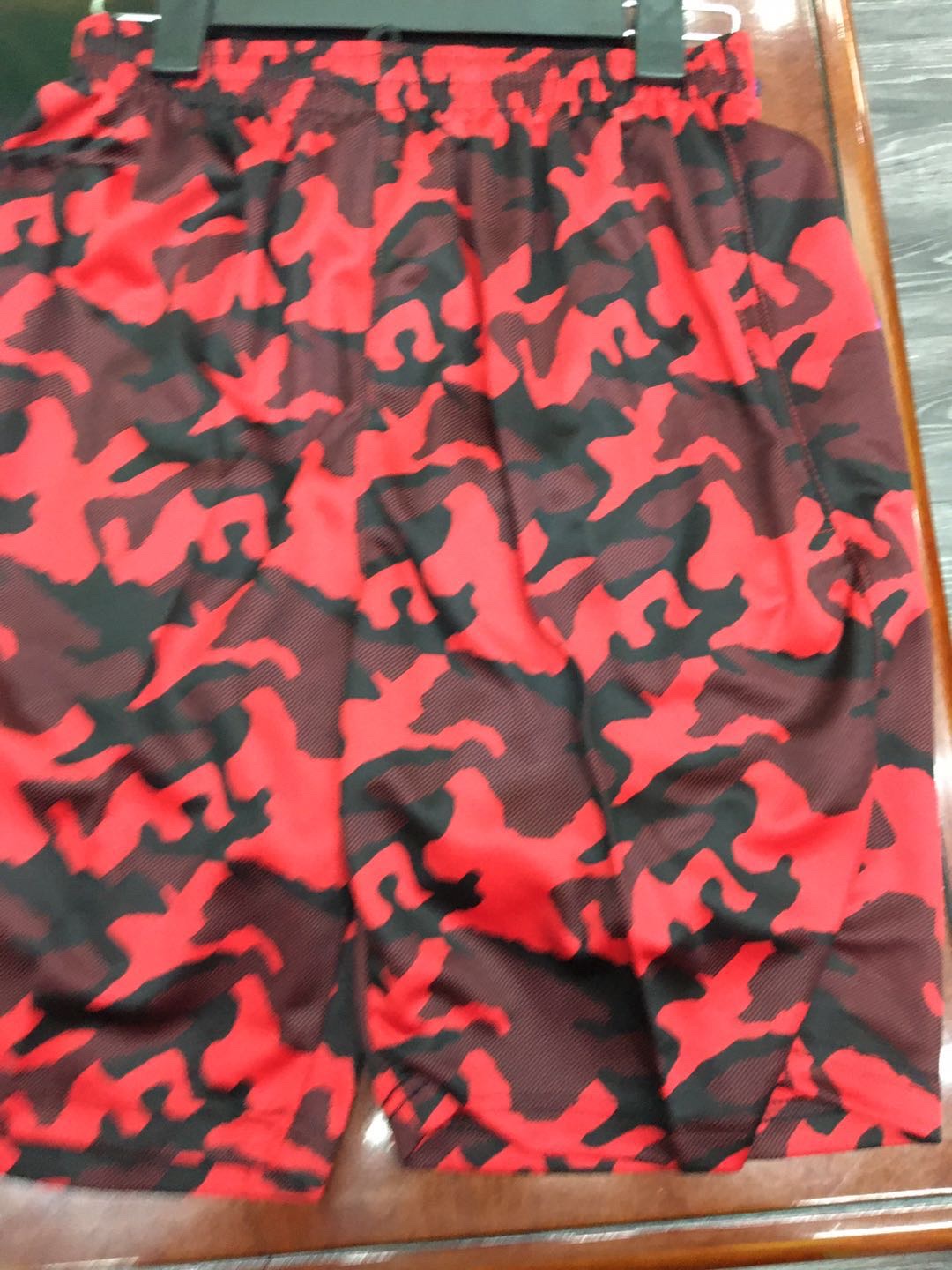 Custom-made trendy sports pants with red patterns for export Application Scenario