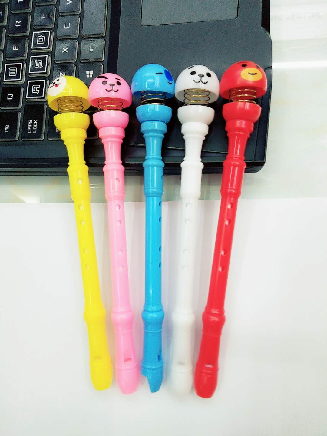 Cute bobblehead figure can play the flute neutral pen spring expression neutral pen pressure relief pen for primary school students