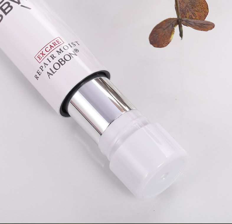 ALOBON Snail Moisturizing Lip Balm. Alobon Lip balm nourishes the lips, making them moist and colorless detail image 4