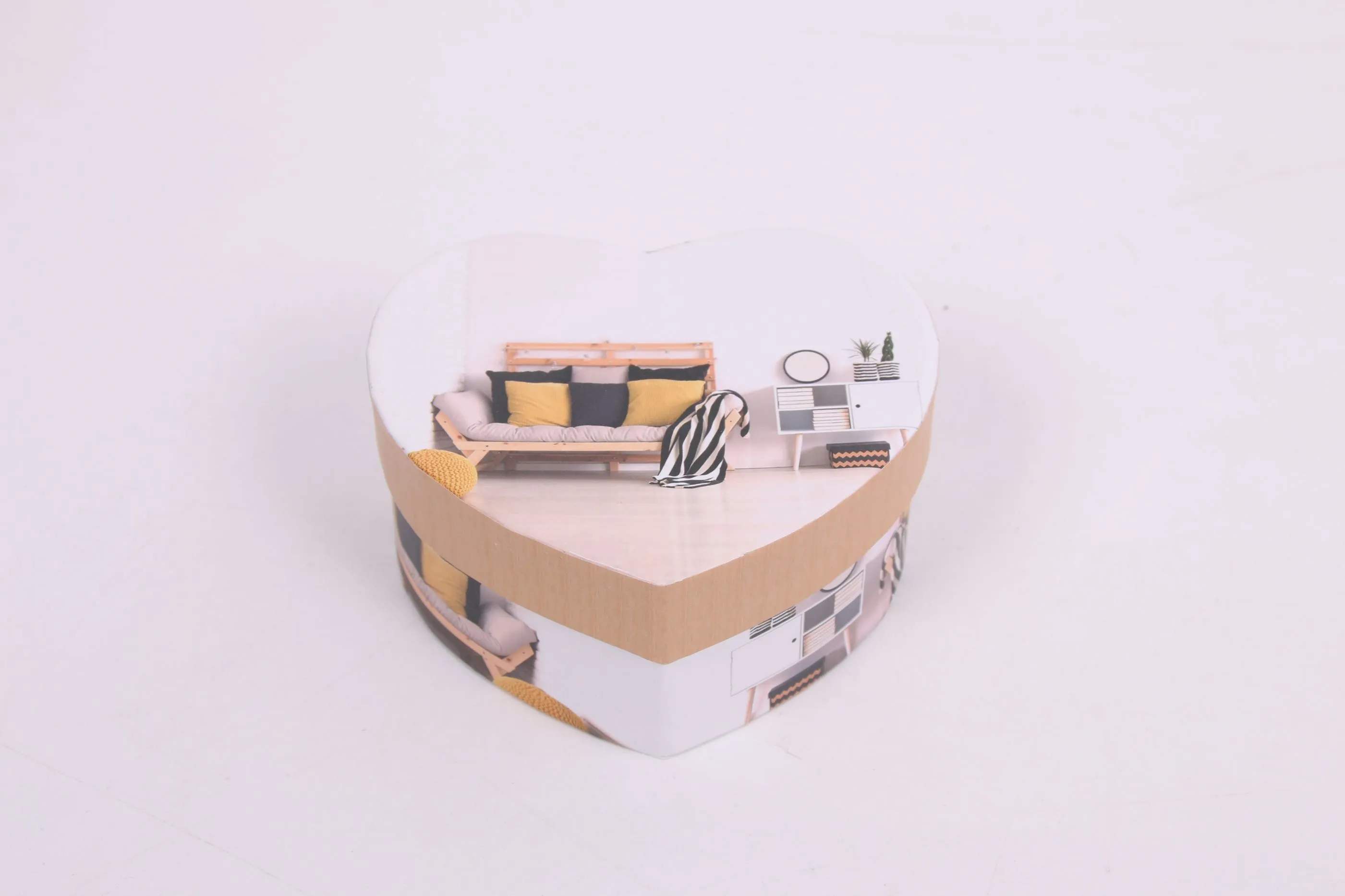 A single heart-shaped gift box, jewelry box, present box and wedding candy box detail image 3