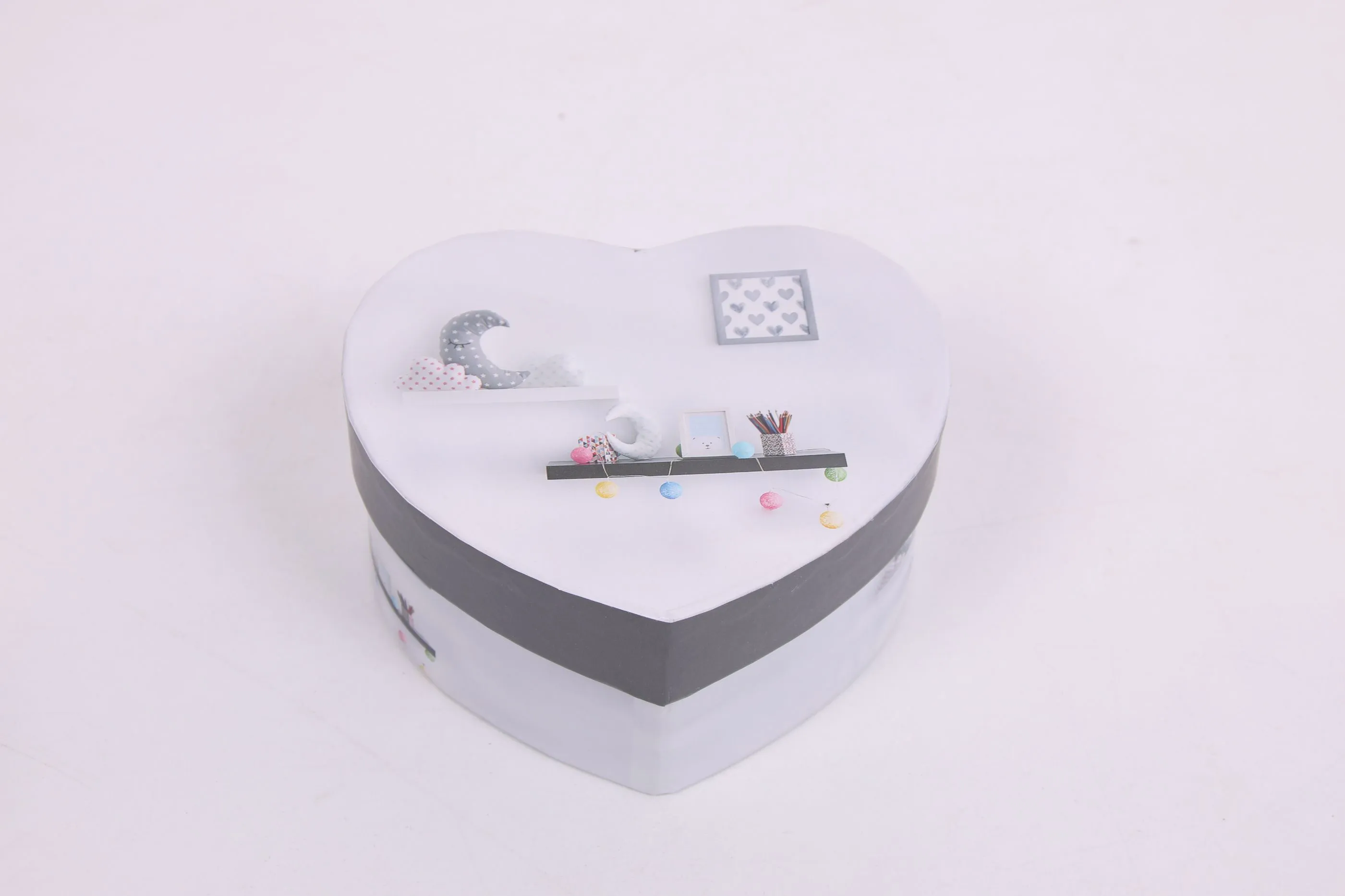 A single heart-shaped gift box, jewelry box, present box and wedding candy box detail image 2
