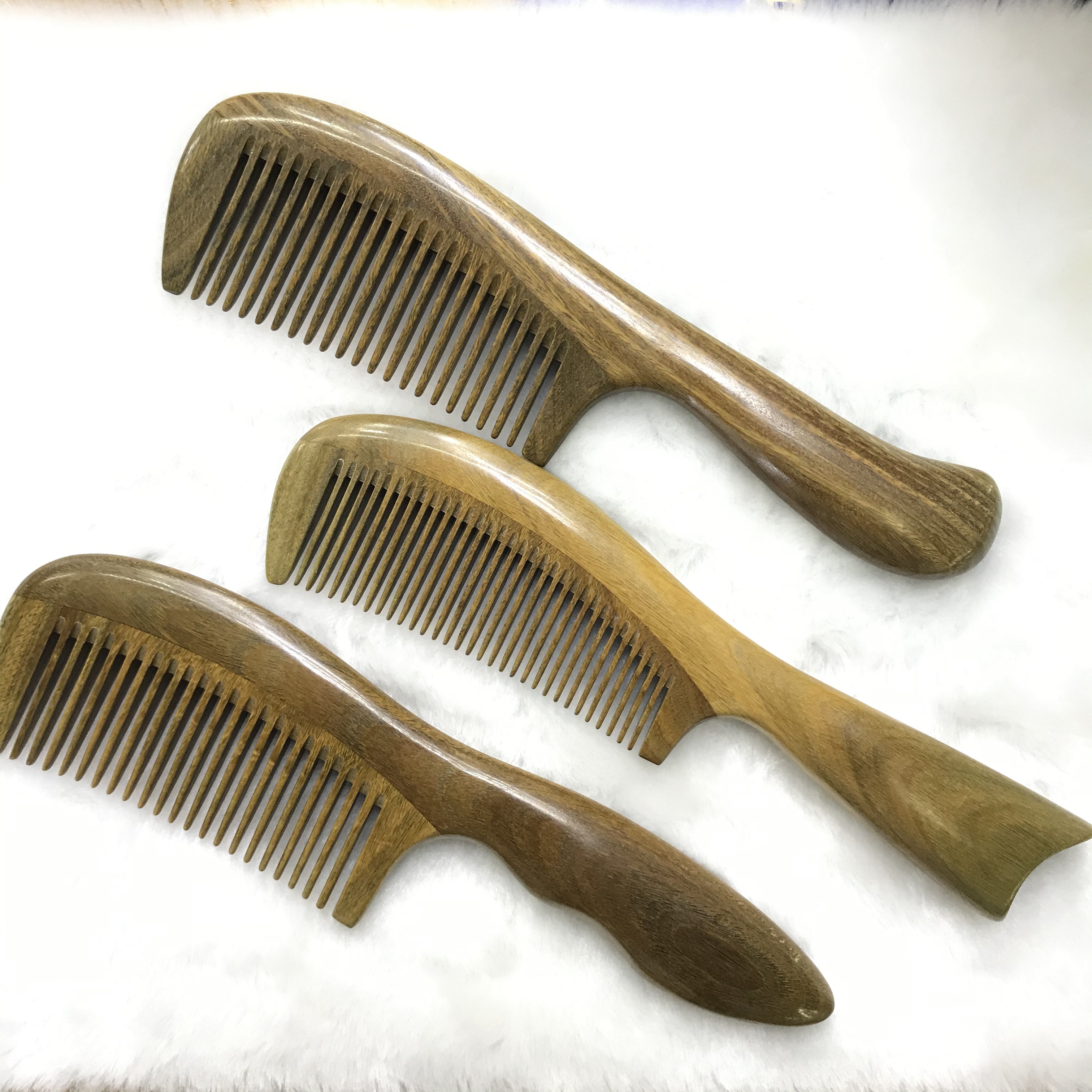 Natural wood green sandalwood comb, long handle, fine-toothed comb, straight hair comb, anti-static massage comb details Picture