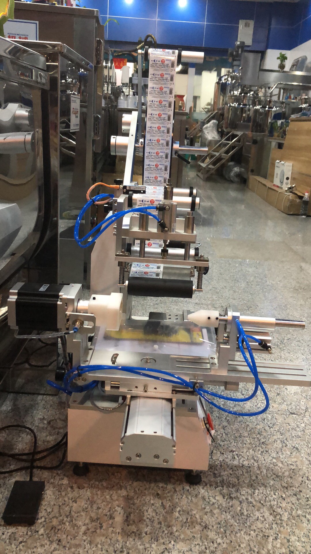 Semi-automatic labeling machine Specification drawing