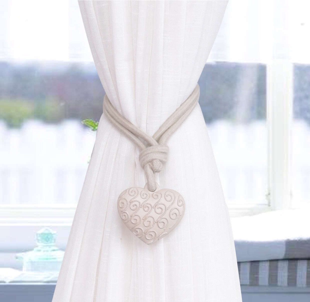 A pair of living room curtain buckle, drop ball hook, hang ball, creative curtain rope thumbnail