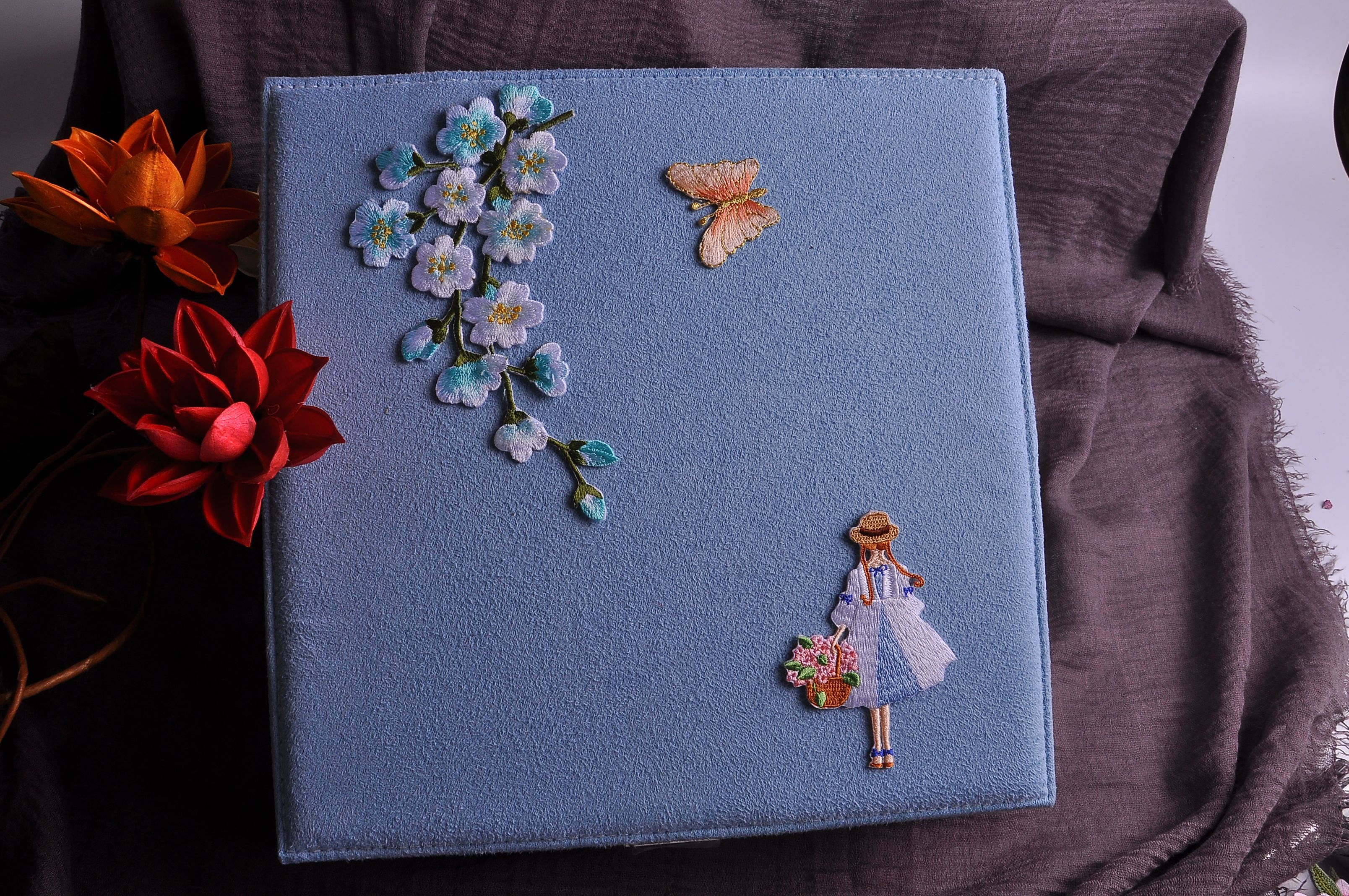 New jewelry box, wooden leather accessory box - large-capacity stud embroidery box, jewelry and necklace storage box details Picture