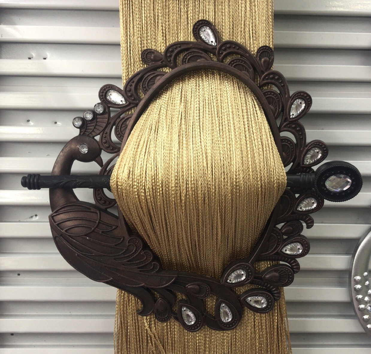 A pair of modern and simple curtains with rings and hooks are installed without the curtain hooks