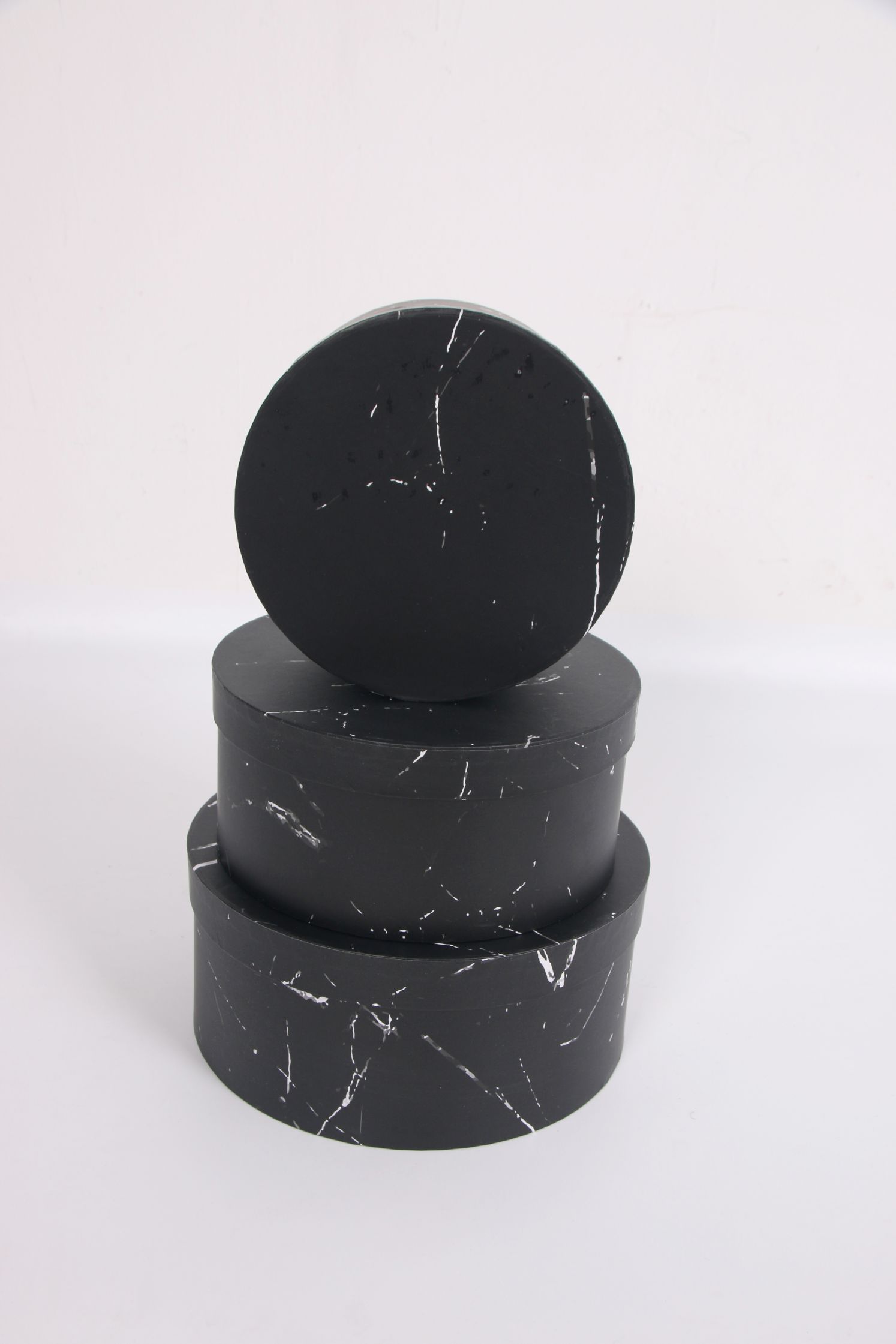 Large round three-piece flower box Valentine's Day gift box detail image 6