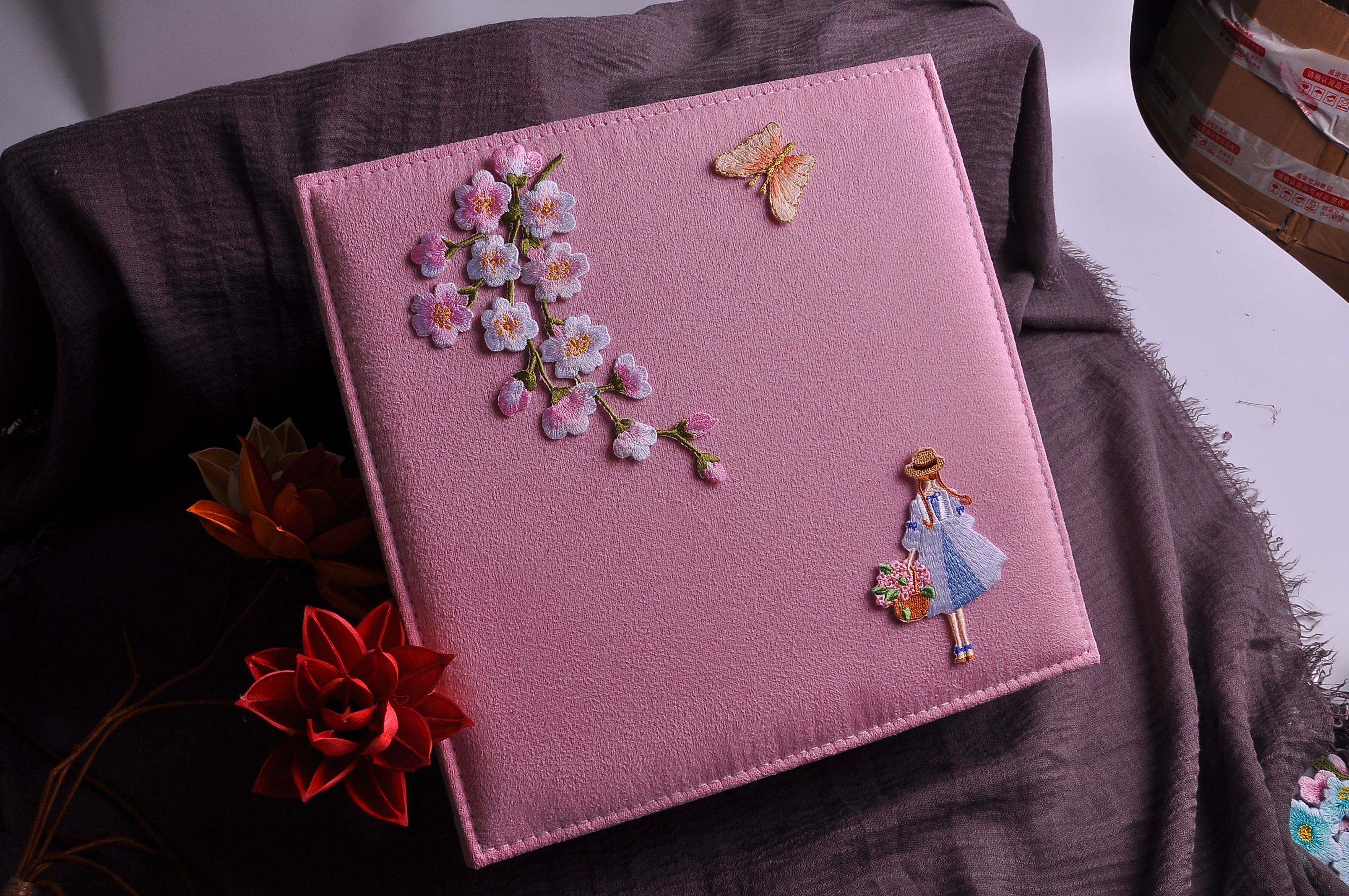 New jewelry box, wooden leather accessory box - large-capacity stud embroidery box, jewelry and necklace storage box Specification image