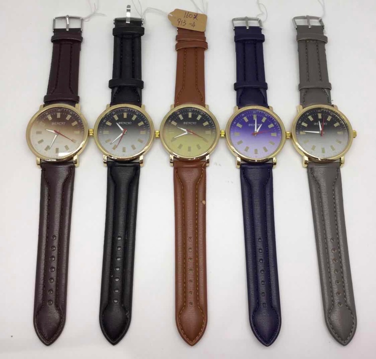 New men's quartz leather watch in a simple style