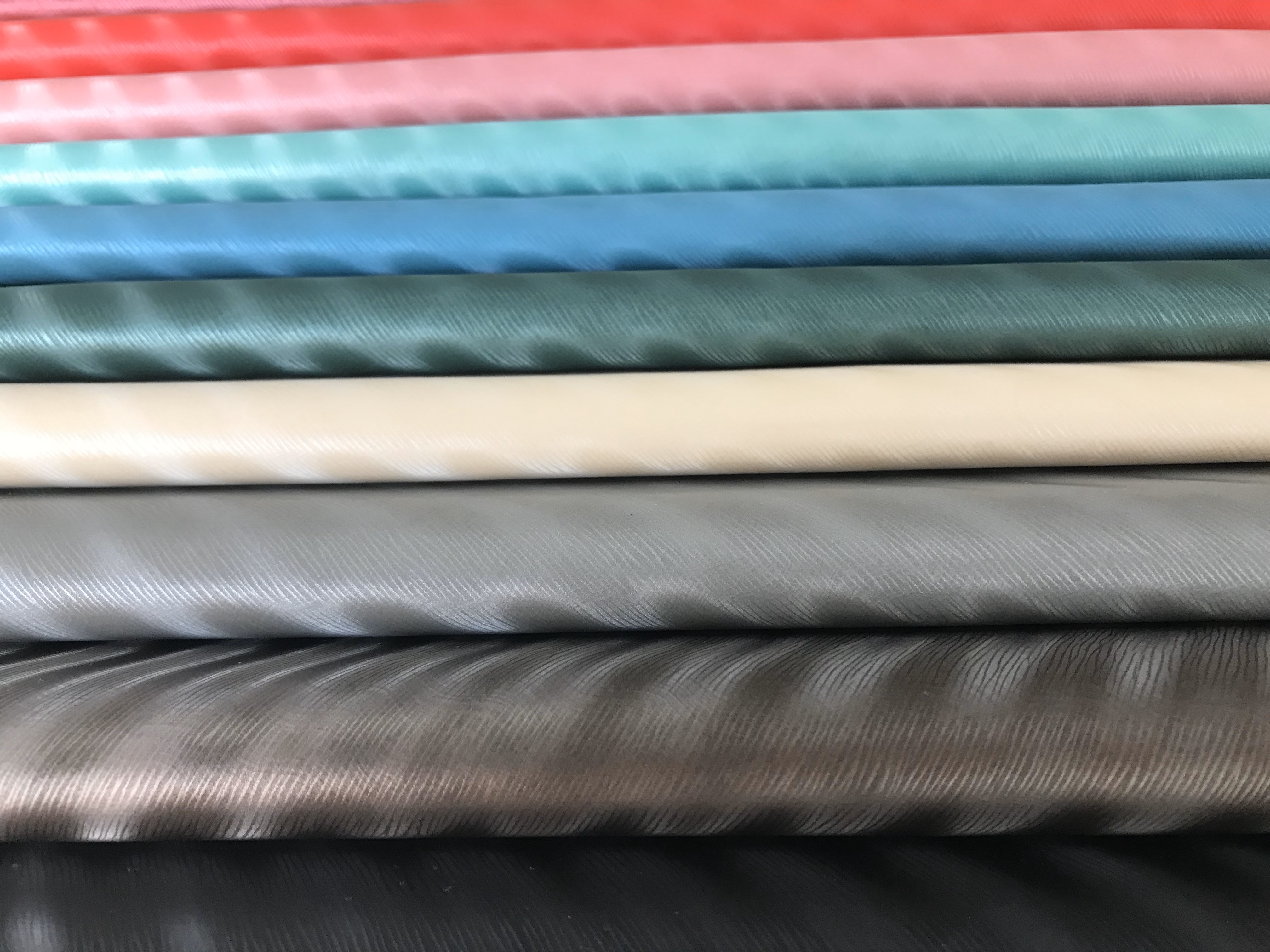 工厂直销半PU人造革渐变双色1.0厚套色直条纹箱包皮具鞋子服裝帽子相册工艺品等详情图6