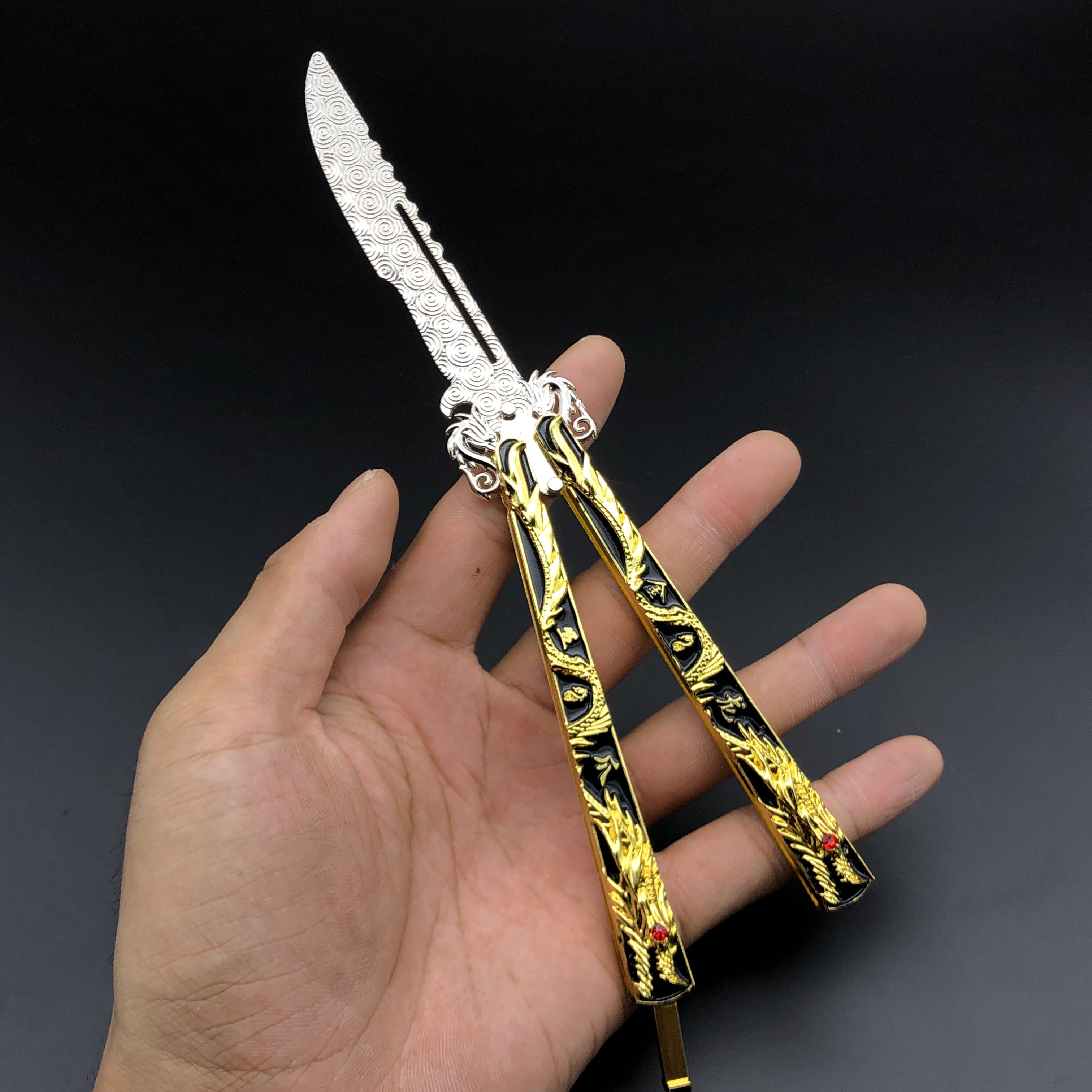 吃鸡周边五爪金龙合金兵器模型学生训练工具未开刃蝴蝶刀儿童玩具白底实物图