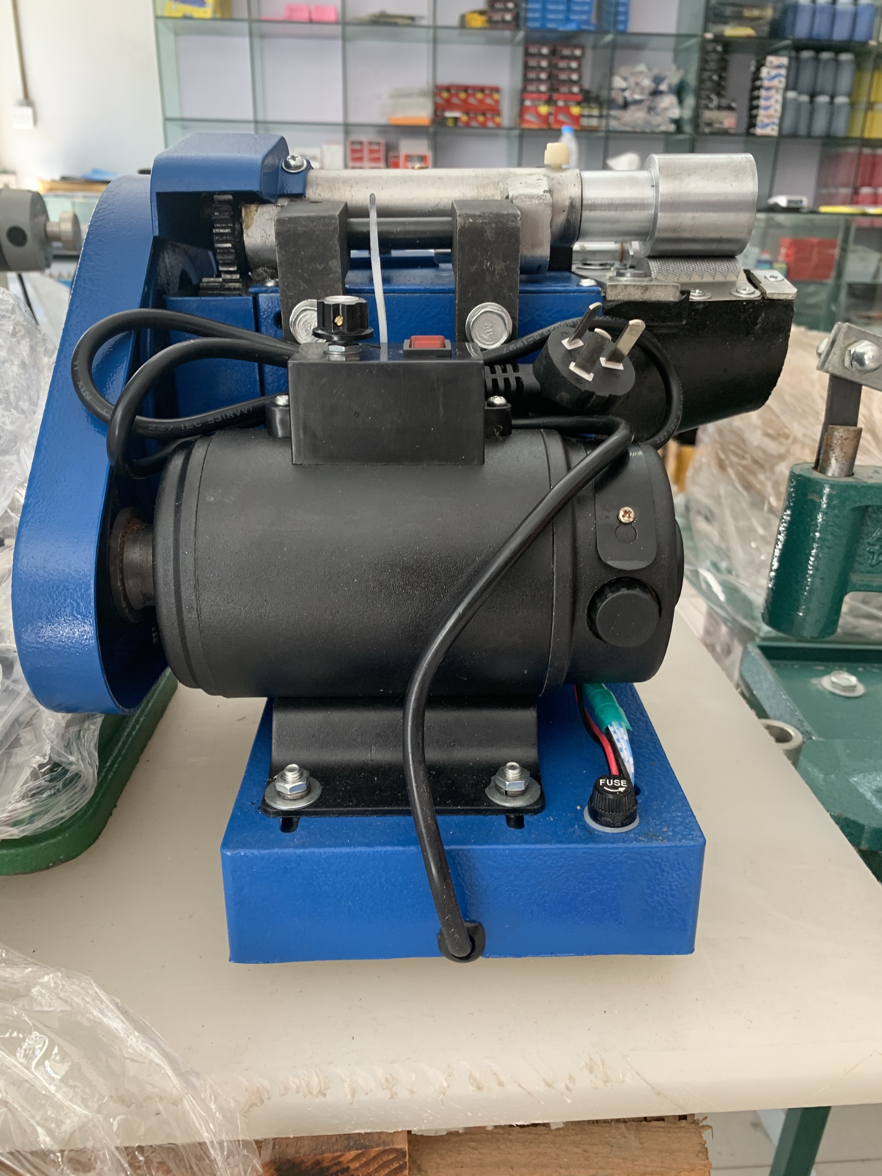 Factory direct sales of best-selling new models with large stock of powerful gluing machines details Picture